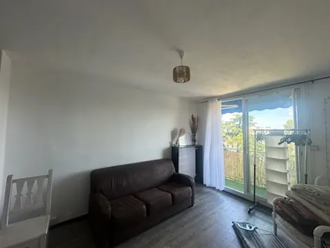 Appartement T3 lumineux avec balcon et parking à Nîmes Sud 