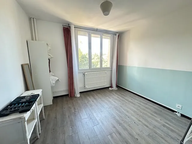 Appartement T3 lumineux avec balcon et parking à Nîmes Sud 