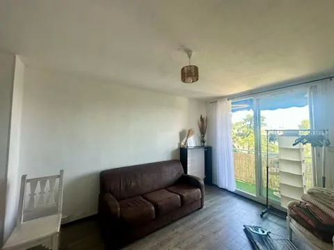 Appartement T3 lumineux avec balcon et parking à Nîmes Sud 