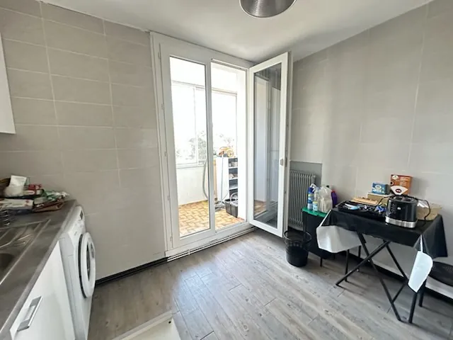 Appartement T3 lumineux avec balcon et parking à Nîmes Sud 