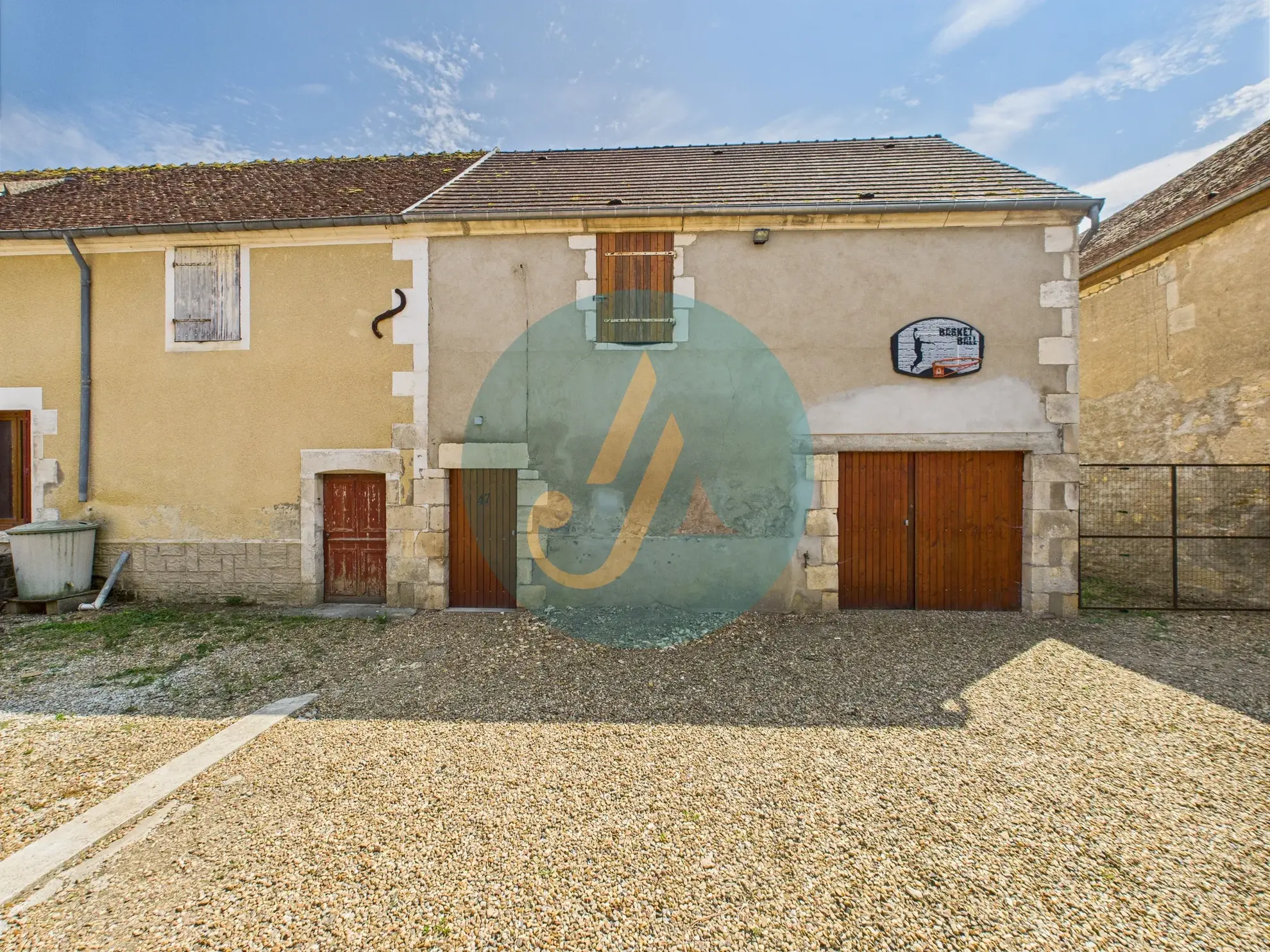 Maison de 81 m² avec dépendances et terrain clos près de Nevers 