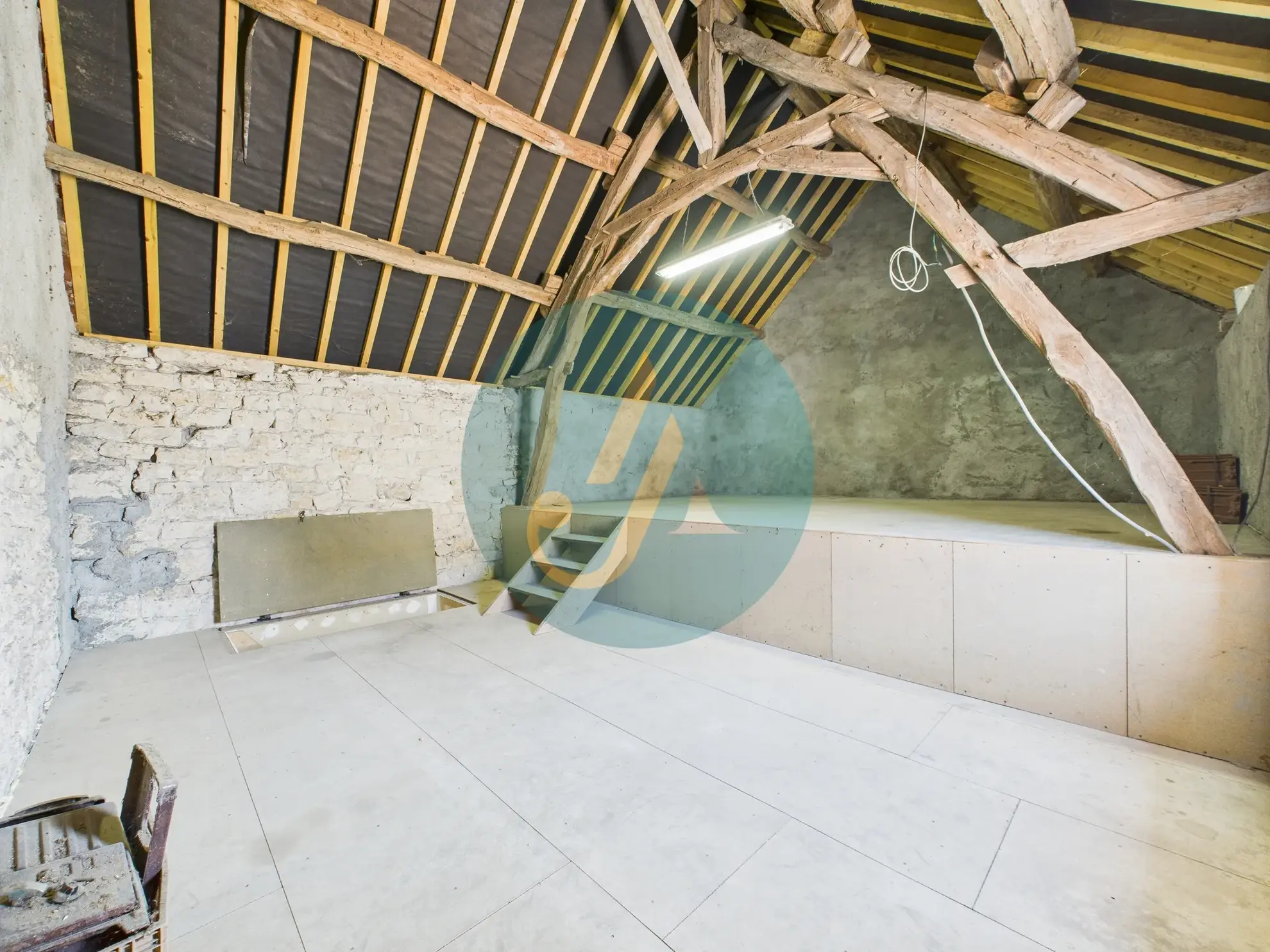 Maison de 81 m² avec dépendances et terrain clos près de Nevers 