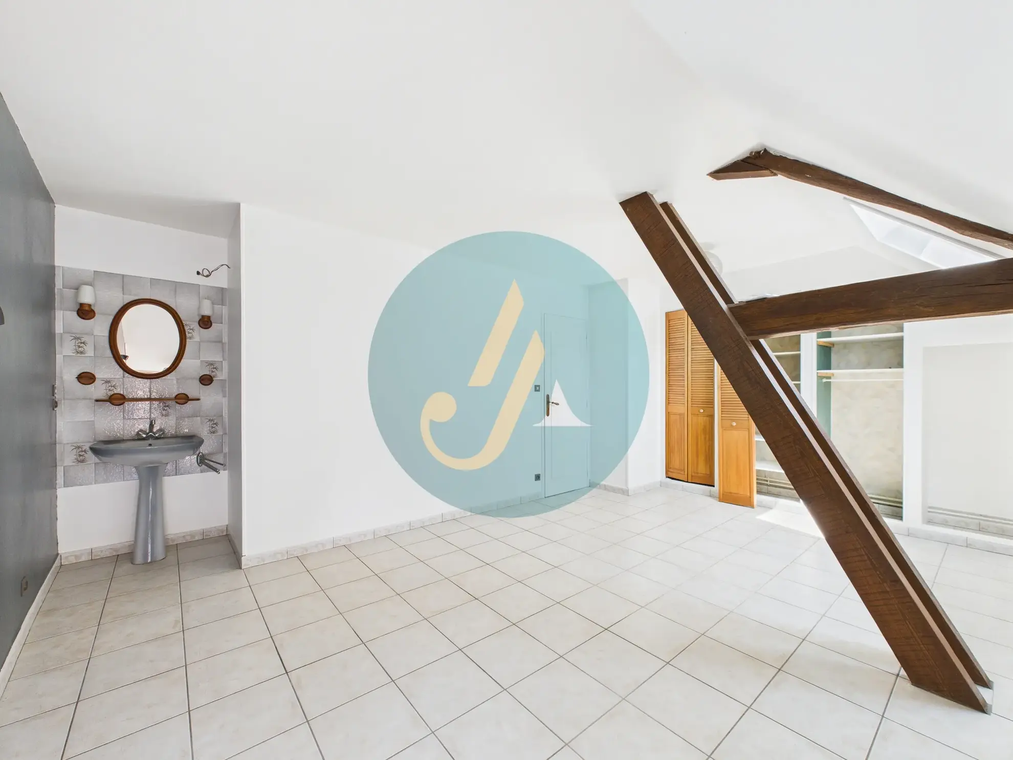 Maison de 81 m² avec dépendances et terrain clos près de Nevers 