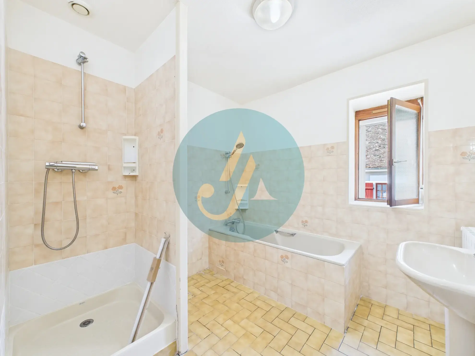 Maison de 81 m² avec dépendances et terrain clos près de Nevers 