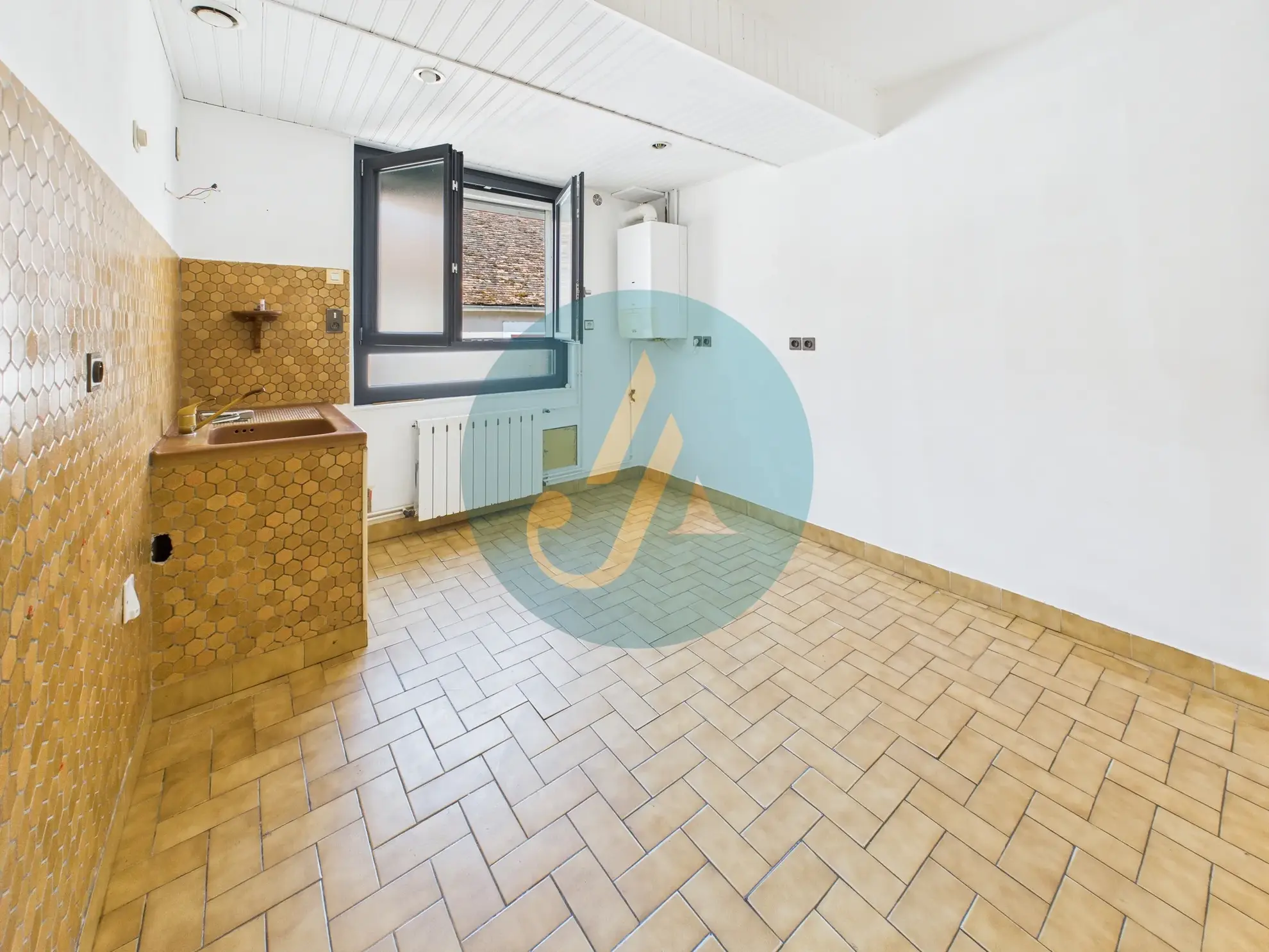 Maison de 81 m² avec dépendances et terrain clos près de Nevers 