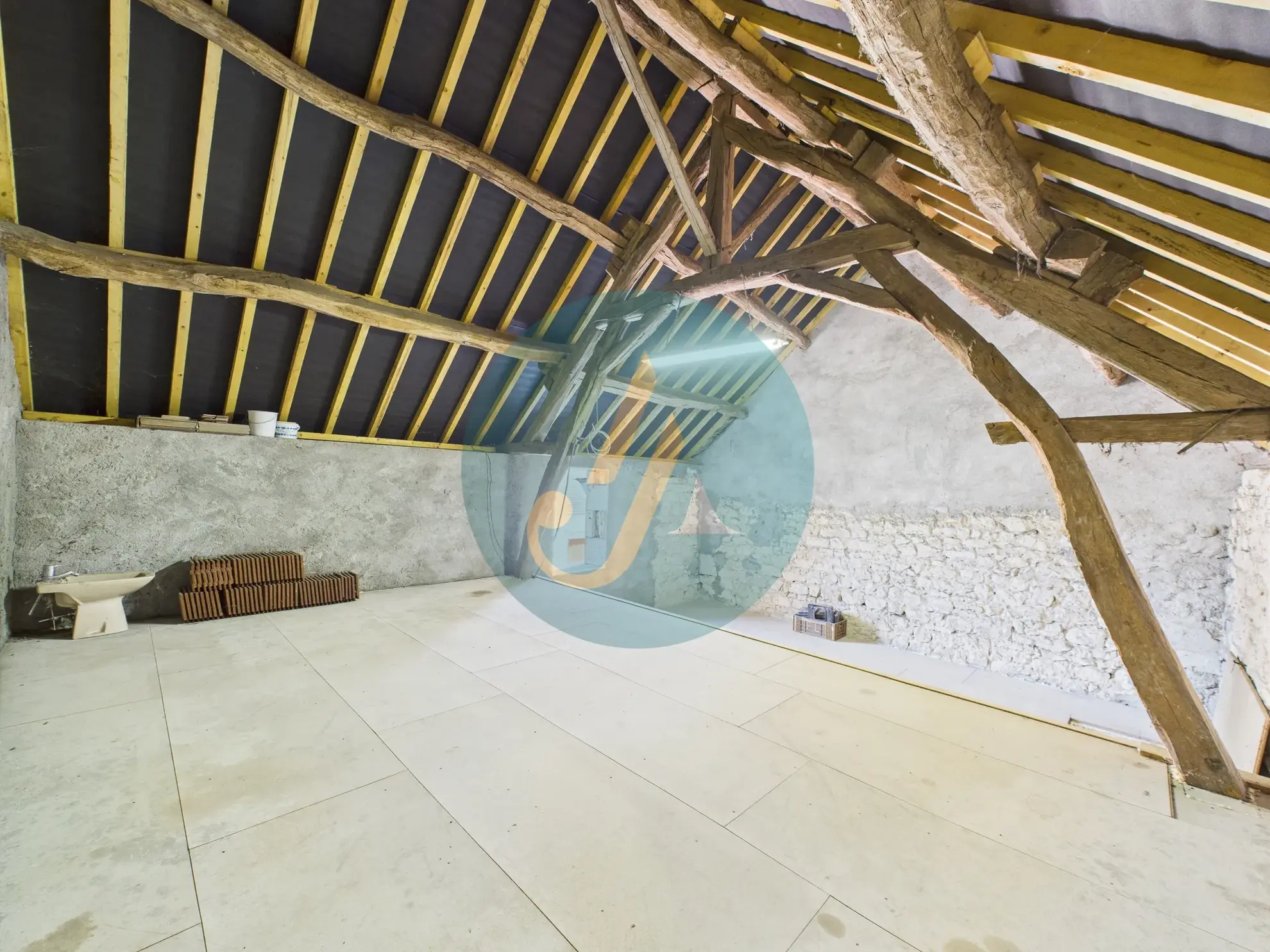 Maison de 81 m² avec dépendances et terrain clos près de Nevers 