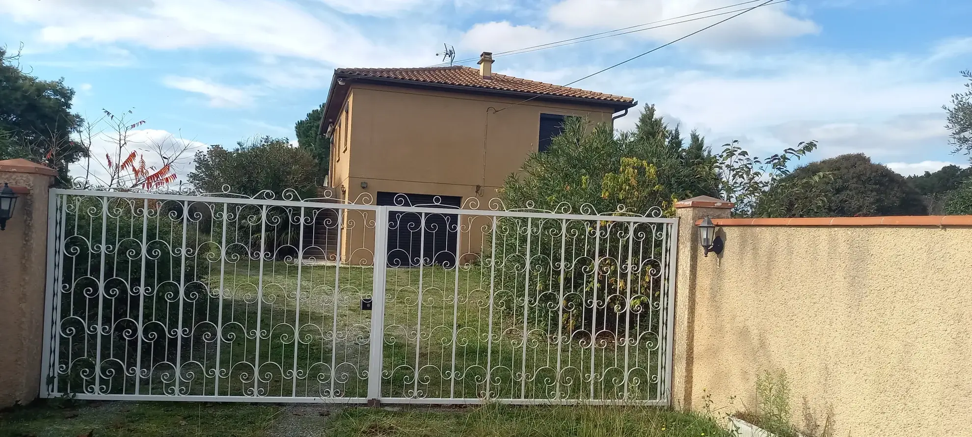 À vendre deux maisons avec terrain de 3615 m2 à Lherm près de Muret 