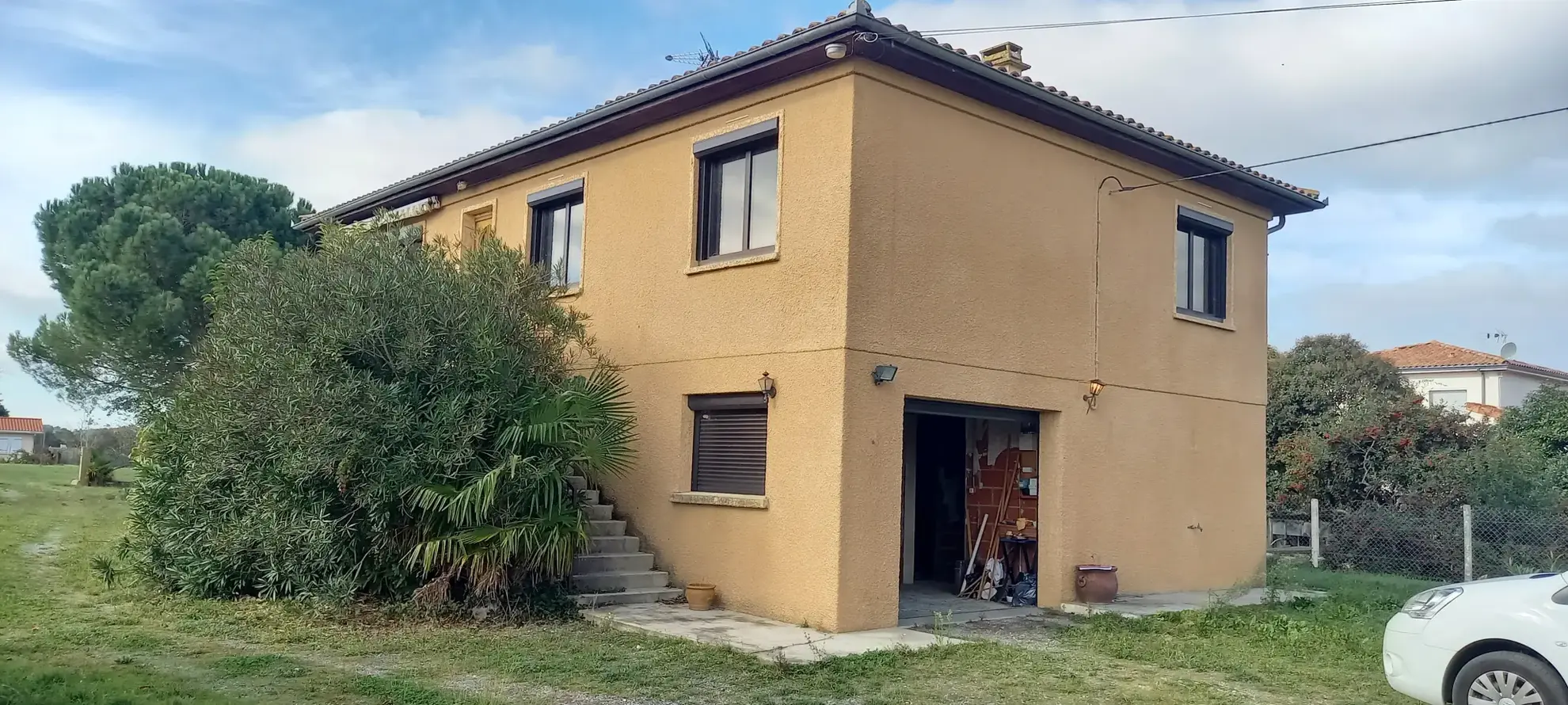 À vendre deux maisons avec terrain de 3615 m2 à Lherm près de Muret 