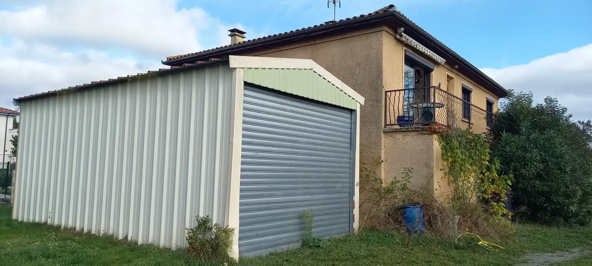 À vendre deux maisons avec terrain de 3615 m2 à Lherm près de Muret 