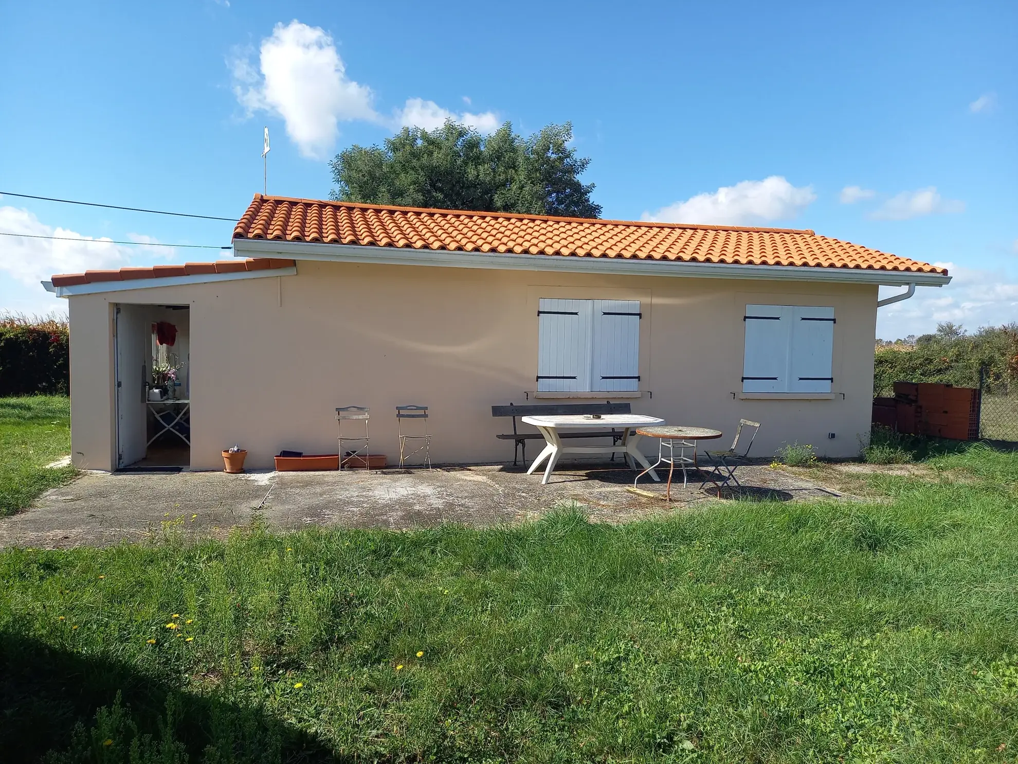 À vendre deux maisons avec terrain de 3615 m2 à Lherm près de Muret 