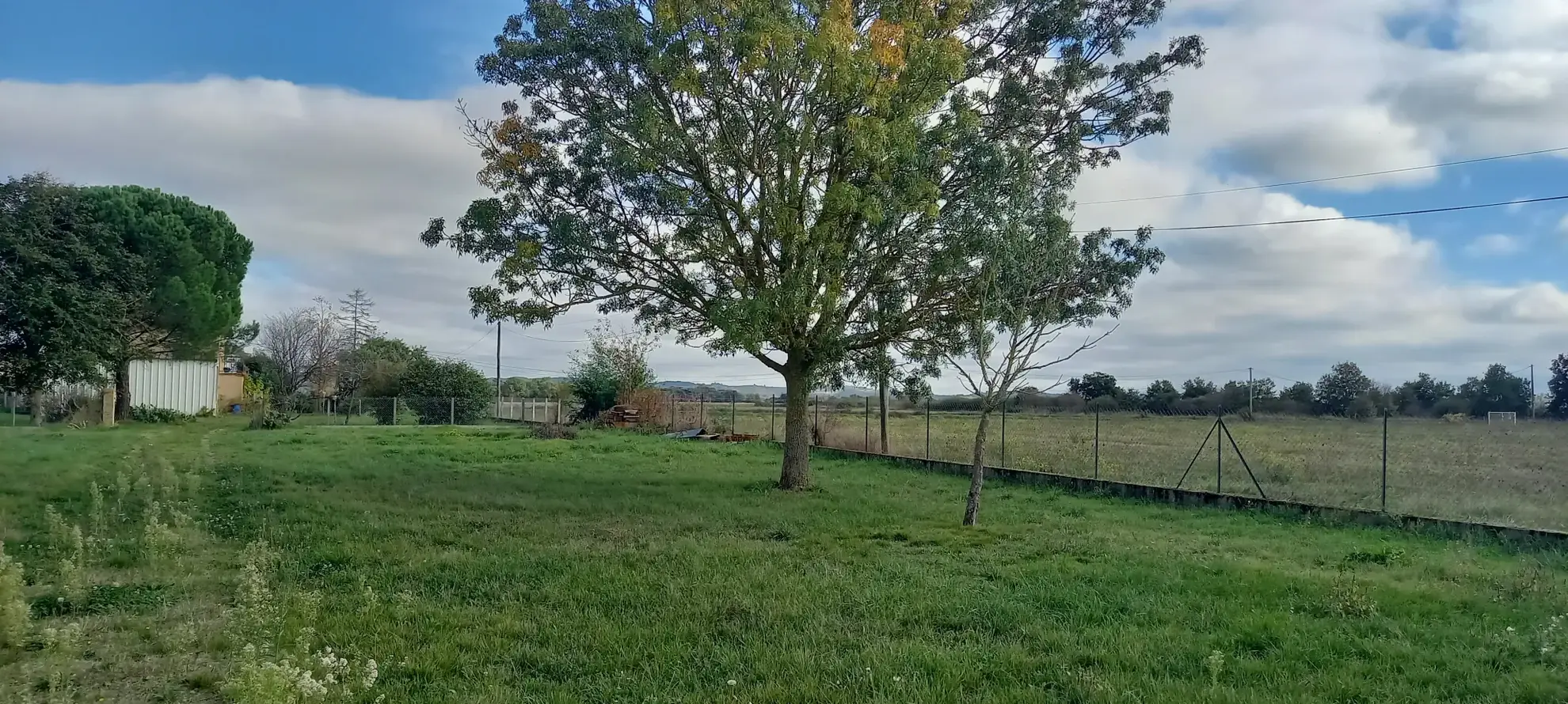 À vendre deux maisons avec terrain de 3615 m2 à Lherm près de Muret 