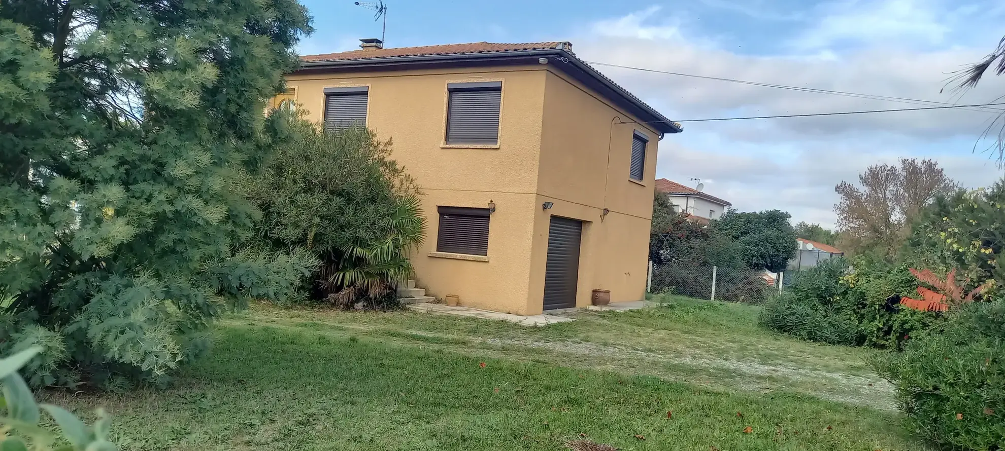 À vendre deux maisons avec terrain de 3615 m2 à Lherm près de Muret