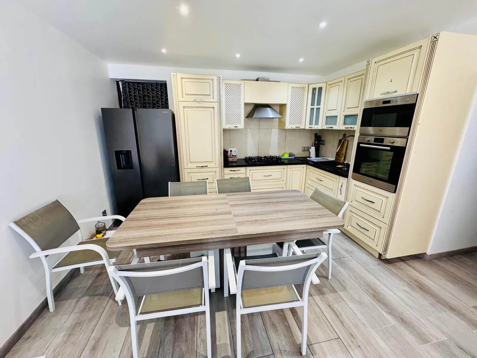 Magnifique maison rénovée de village à Livet-et-Gavet avec jardin et terrasse 