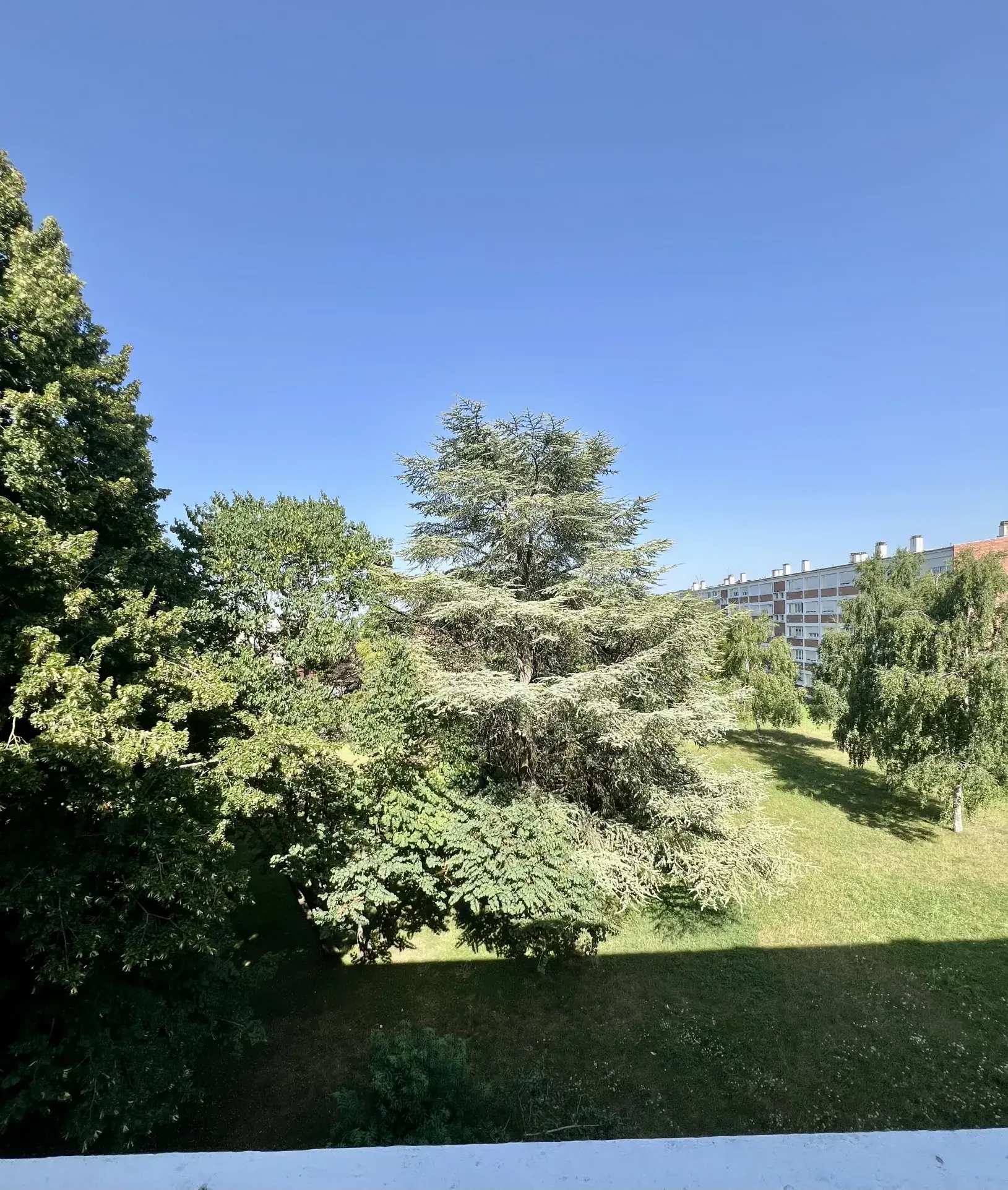 Appartement lumineux de 3 pièces rénové avec balcon et vue sur la coulée verte à Aubergenville