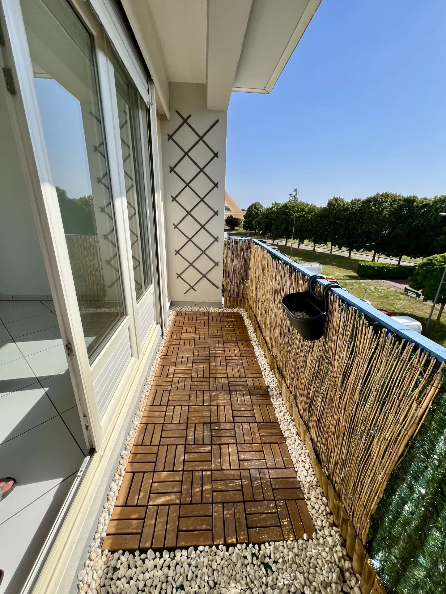 Appartement lumineux de 3 pièces rénové avec balcon et vue sur la coulée verte à Aubergenville 