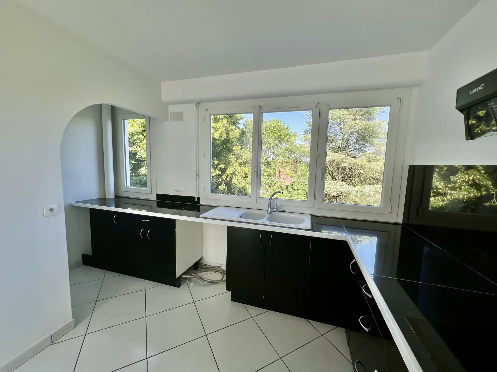 Appartement T3 rénové avec balcon et vue sur la coulée verte à Aubergenville