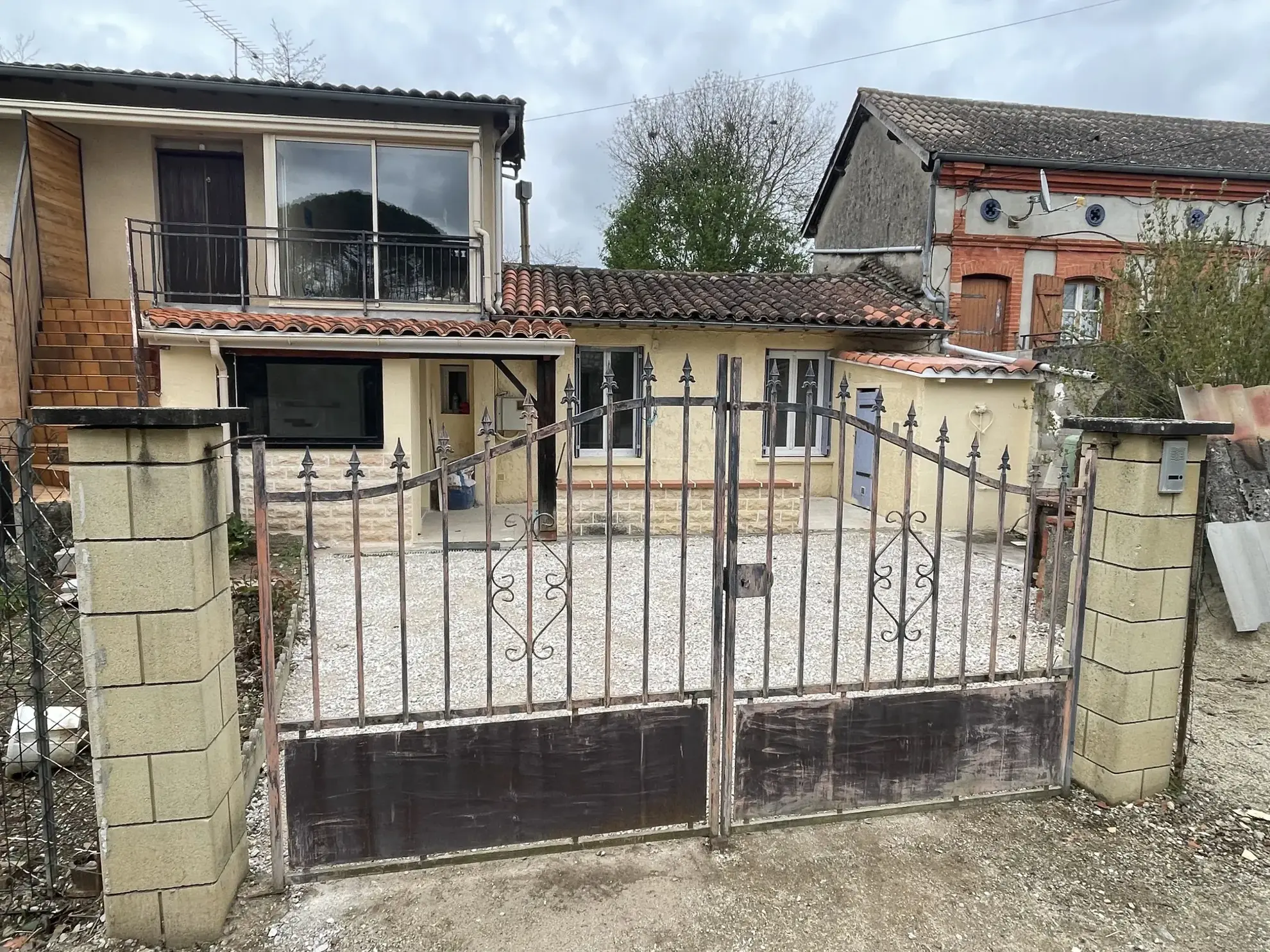 Maison familiale à Montauban avec 4 chambres, jardin et terrasse, idéalement située 