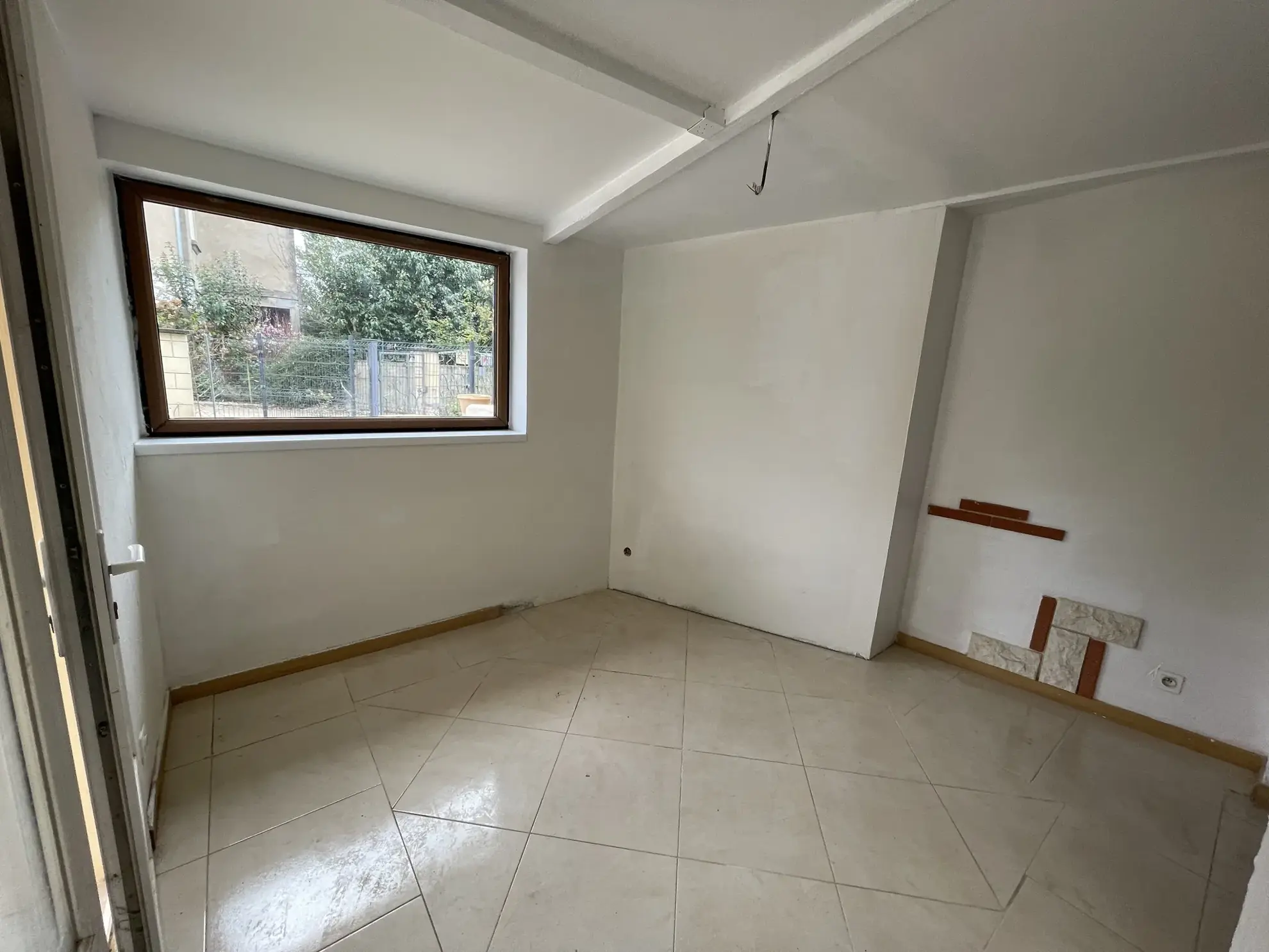 Maison familiale à Montauban avec 4 chambres, jardin et terrasse, idéalement située 