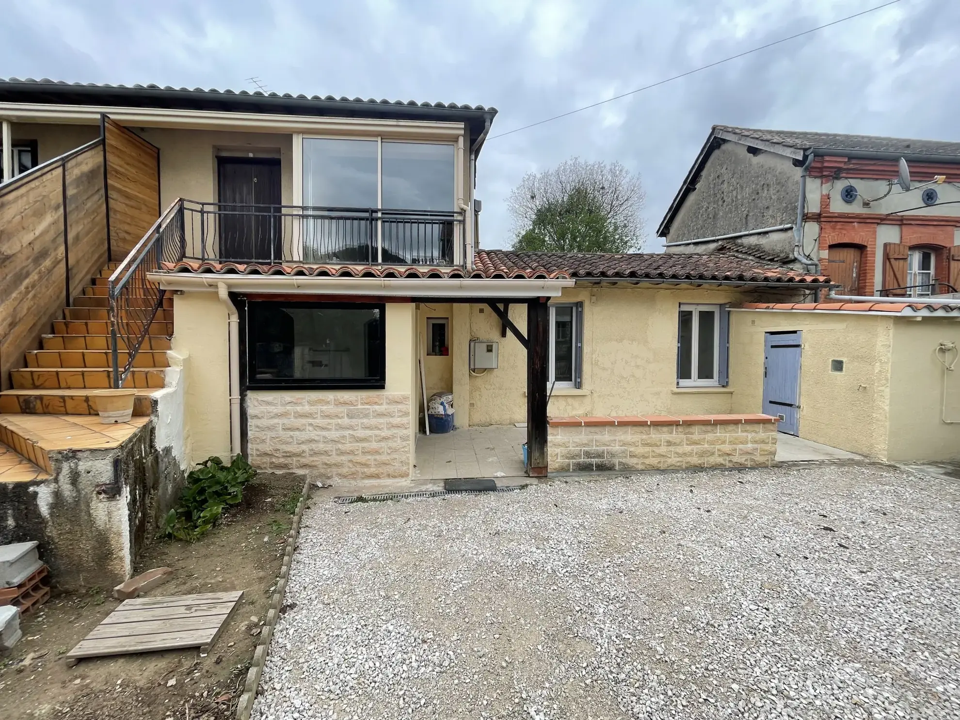 Maison familiale à Montauban avec 4 chambres, jardin et terrasse, idéalement située 