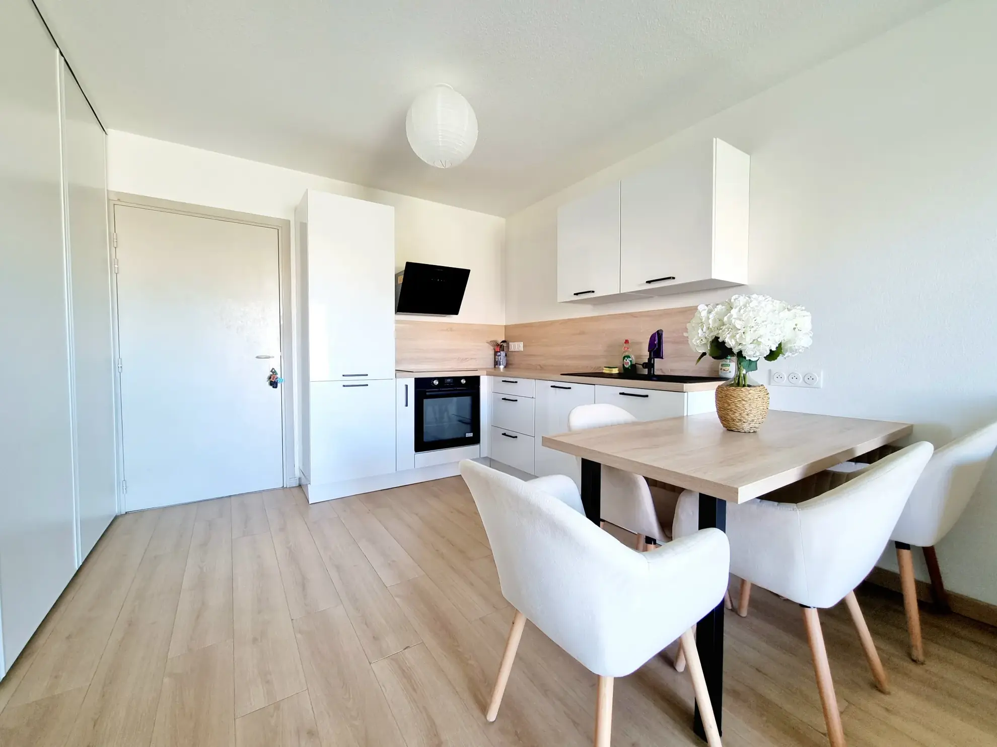 Appartement T2 avec terrasse et vue sur l’étang à Narbonne