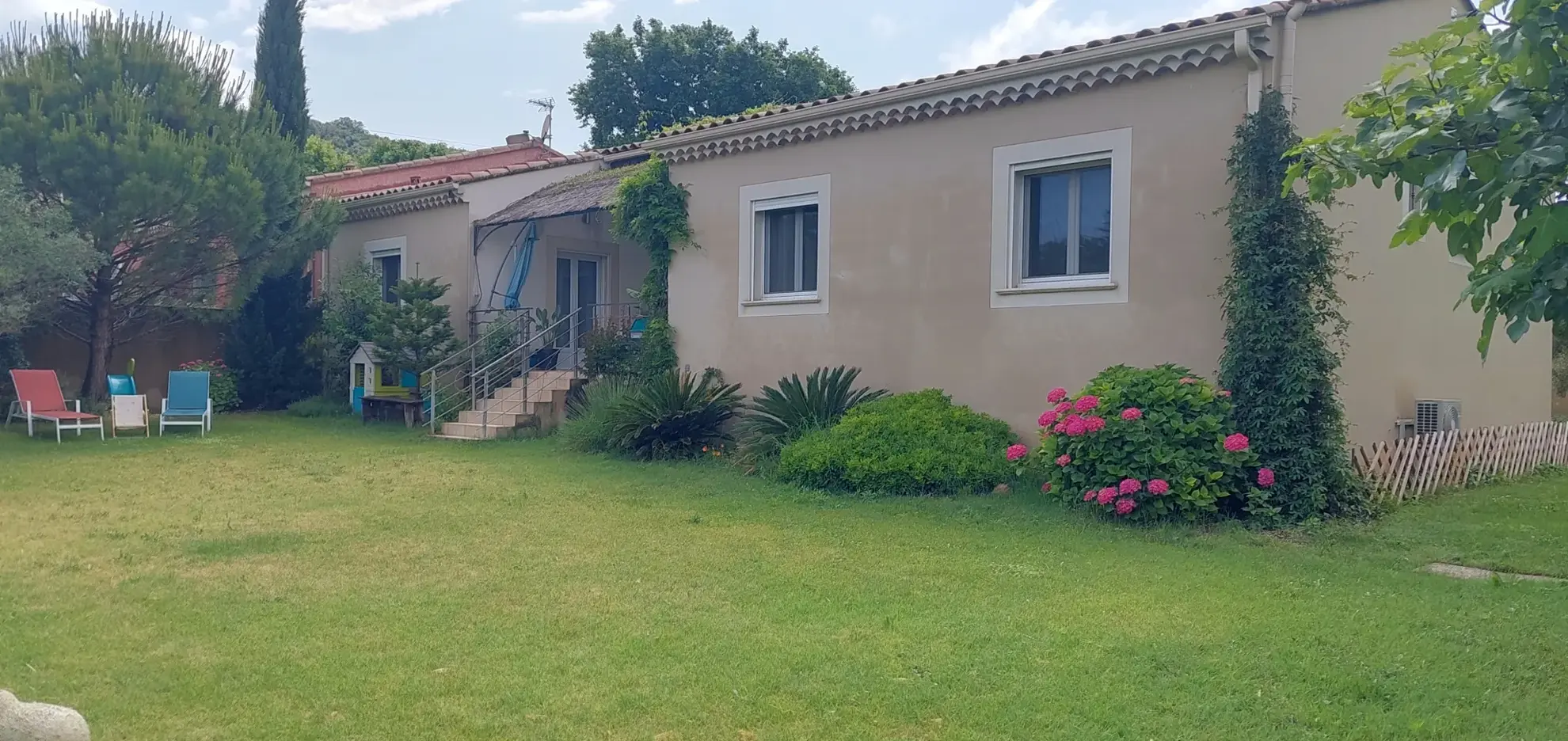 Villa récente avec terrasse, garage et terrain clos à Pont Saint Esprit 30130 