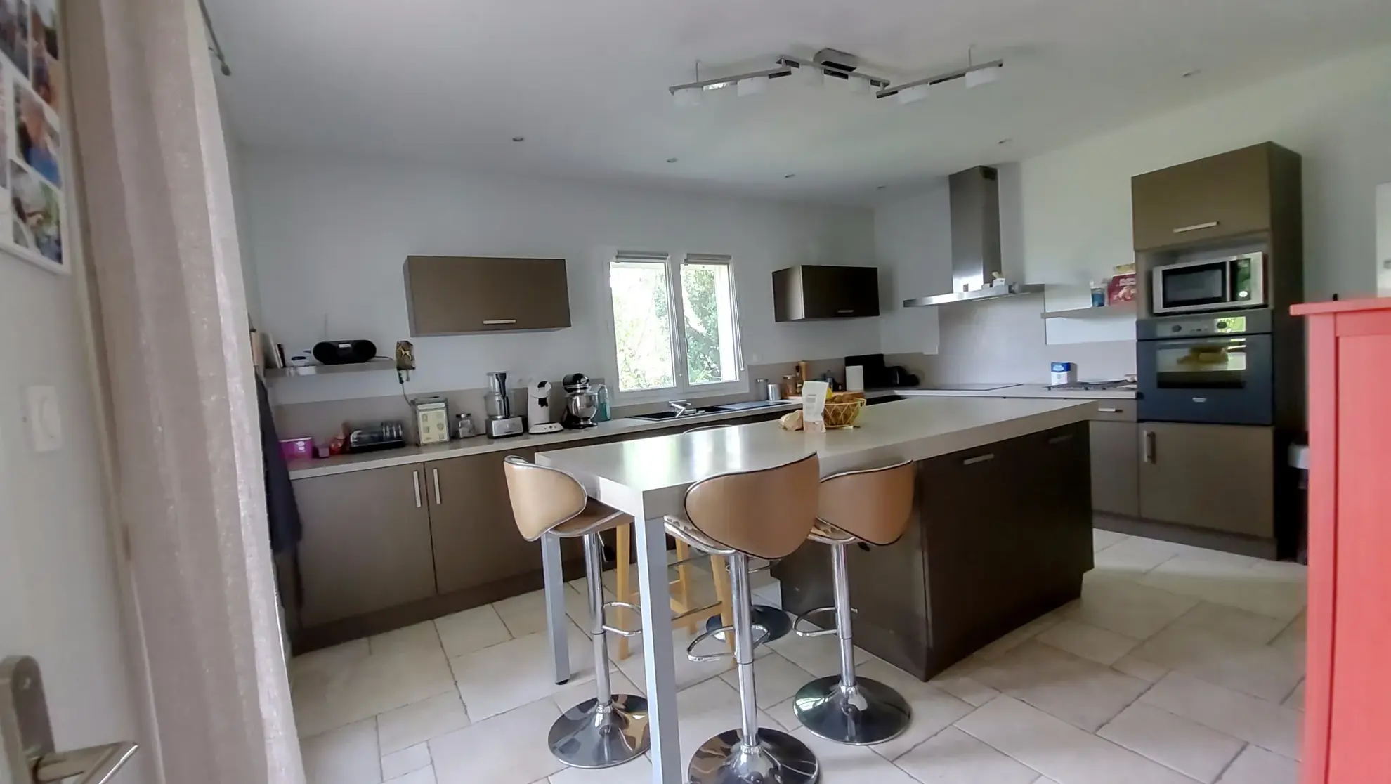 Villa récente avec terrasse, garage et terrain clos à Pont Saint Esprit 30130 