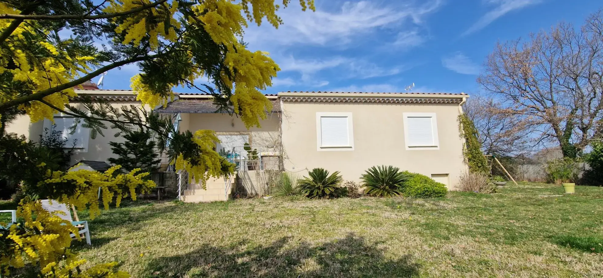 Villa récente avec terrasse, garage et terrain clos à Pont Saint Esprit 30130 