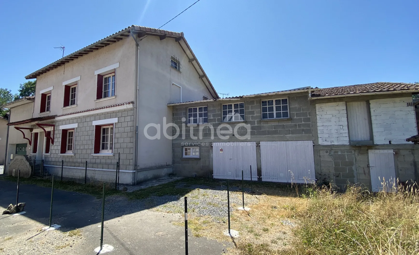 Maison rénovée de 110 m² avec dépendances et jardin à Exideuil-Sur-Vienne 