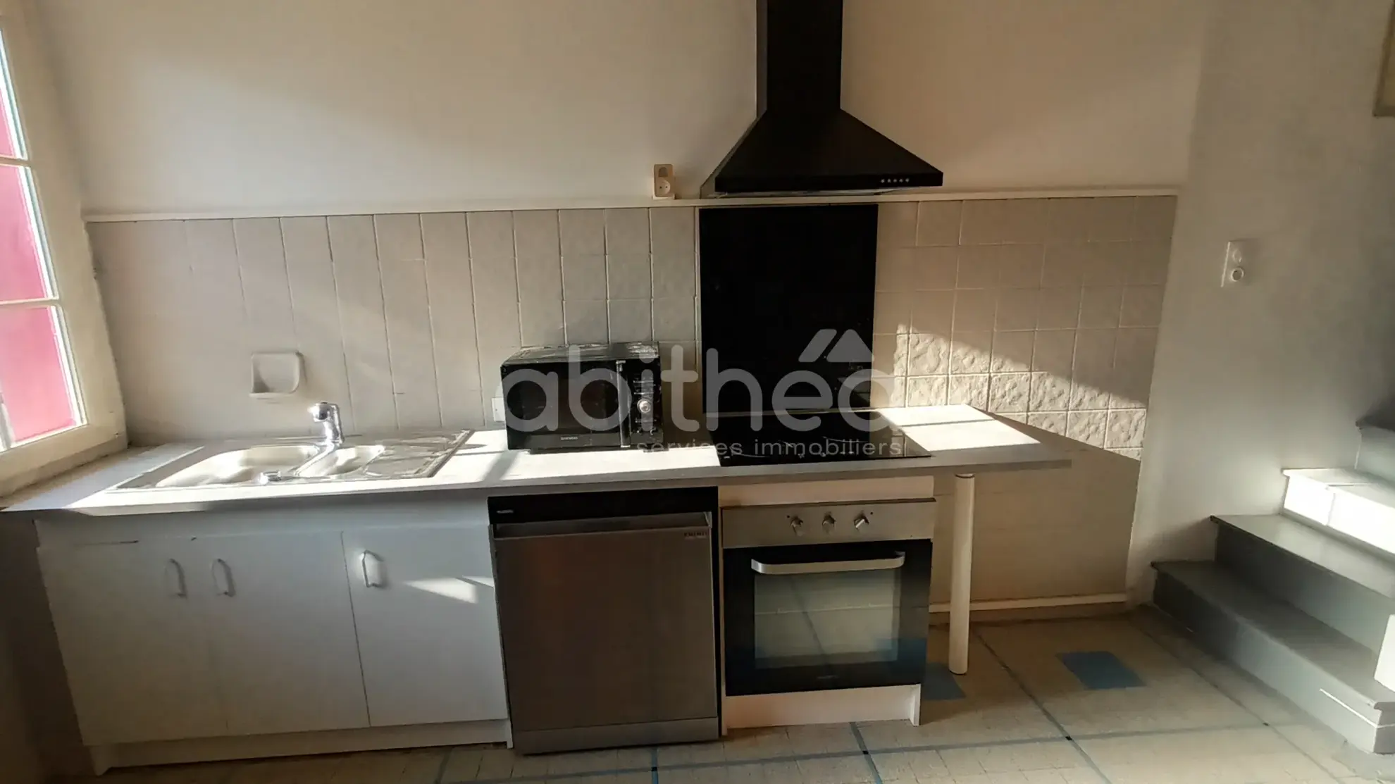 Maison rénovée de 110 m² avec dépendances et jardin à Exideuil-Sur-Vienne 