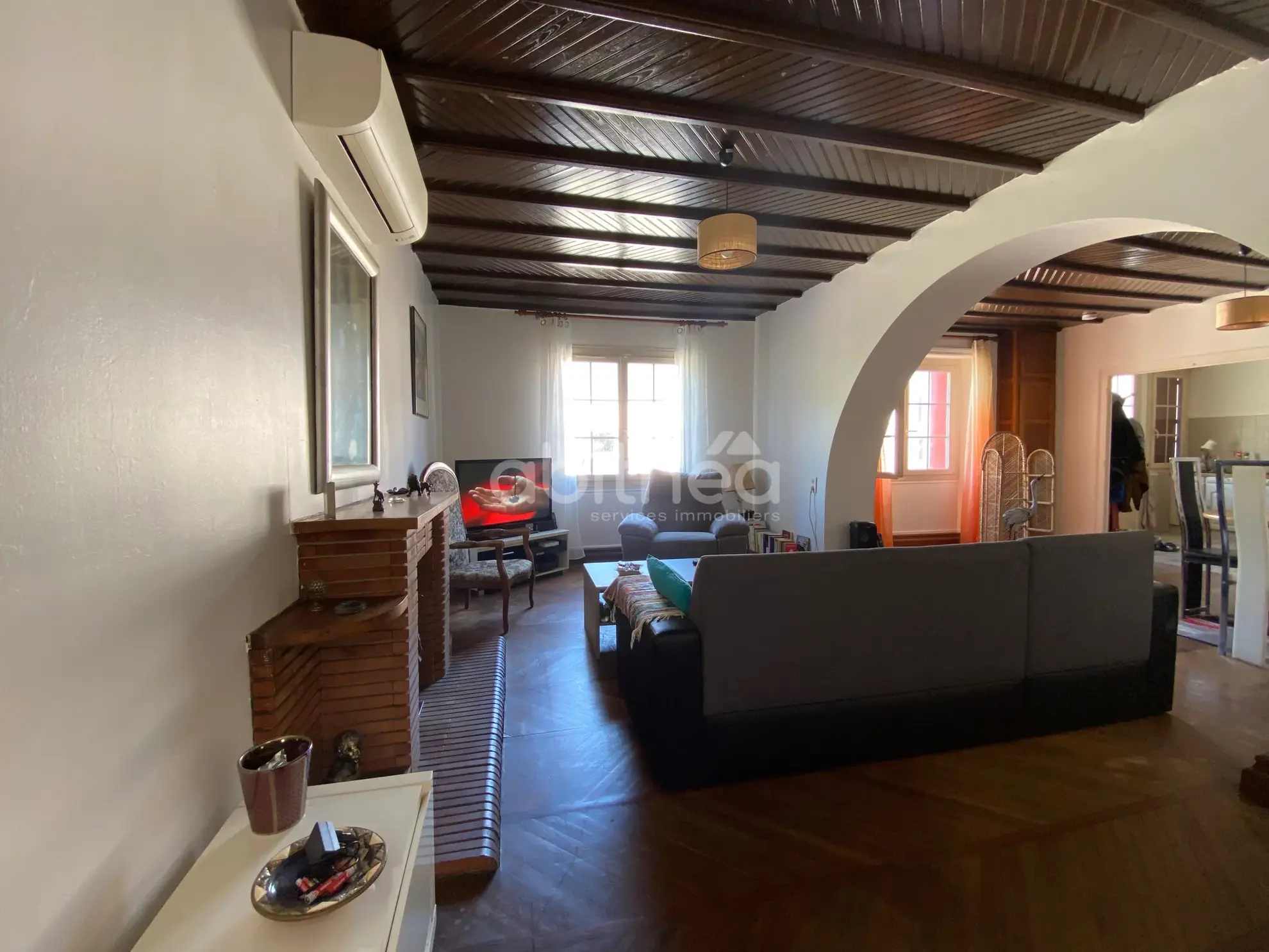 Maison rénovée de 110 m² avec dépendances et jardin à Exideuil-Sur-Vienne 