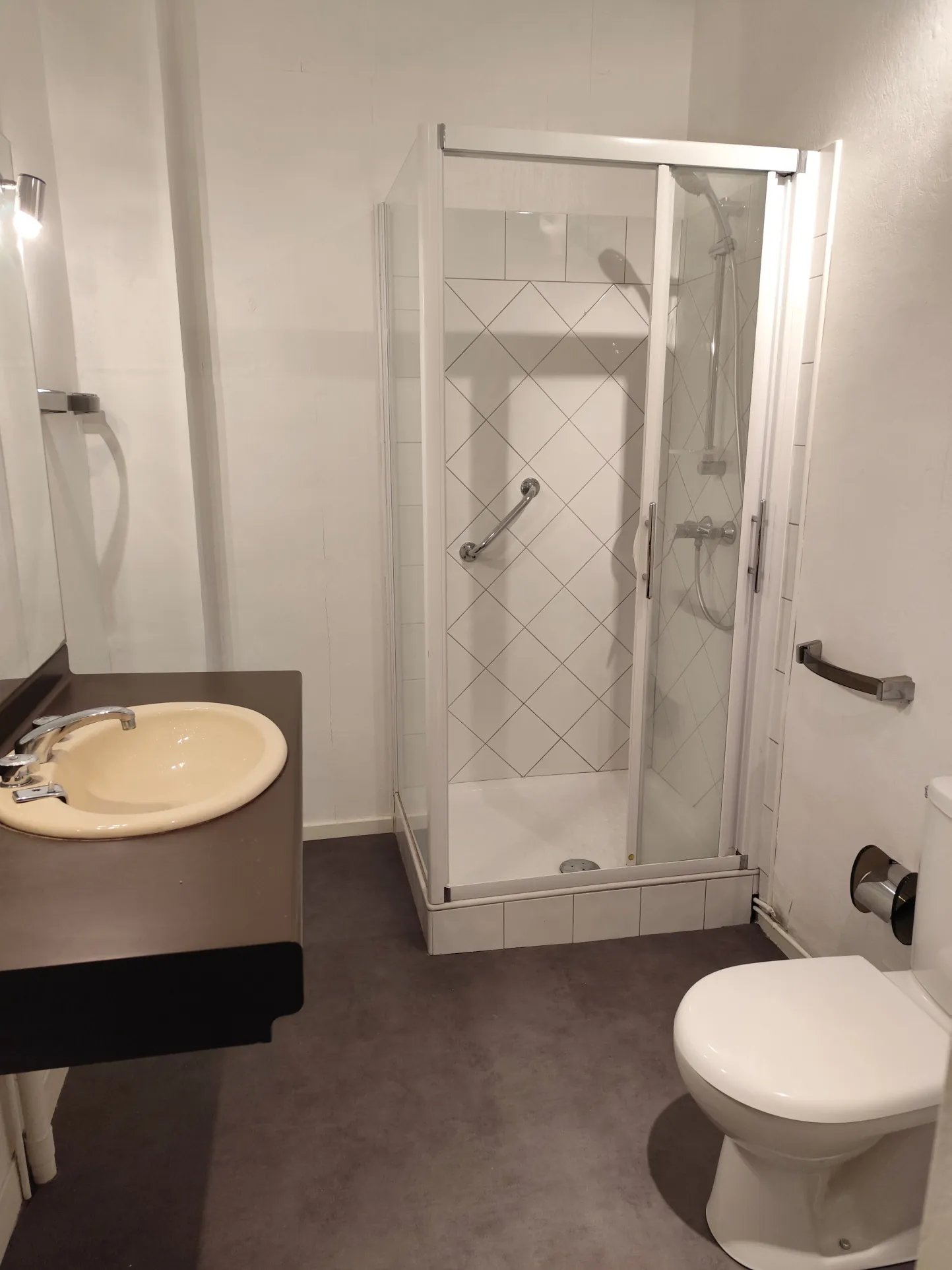 Appartement T2 de 61 m² avec terrasse au centre de Bagnères de Luchon 