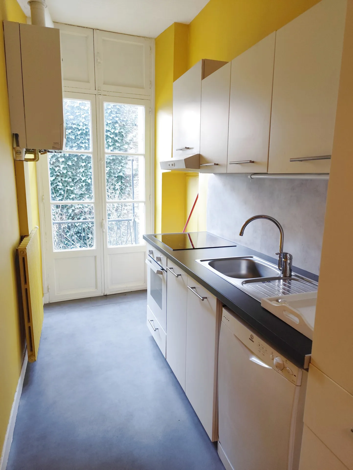 Appartement T2 de 61 m² avec terrasse au centre de Bagnères de Luchon 