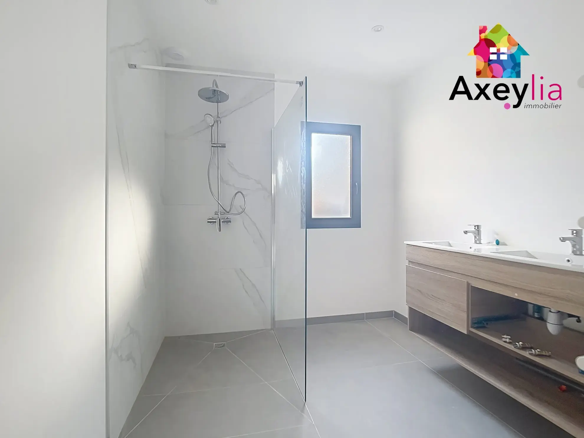 Maison neuve de plain-pied à Vougy avec grand terrain et vue sur la côte roannaise 