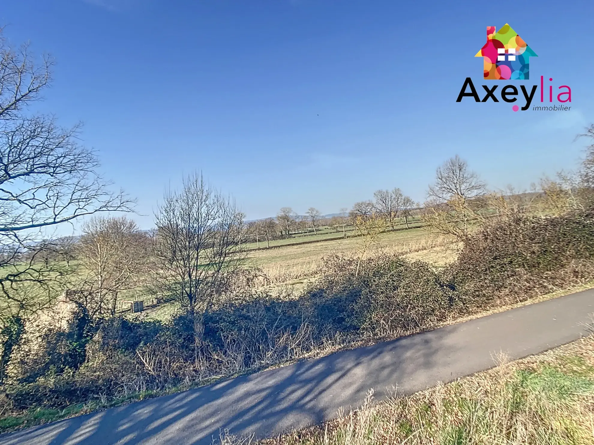 Maison neuve de plain-pied à Vougy avec grand terrain et vue sur la côte roannaise 
