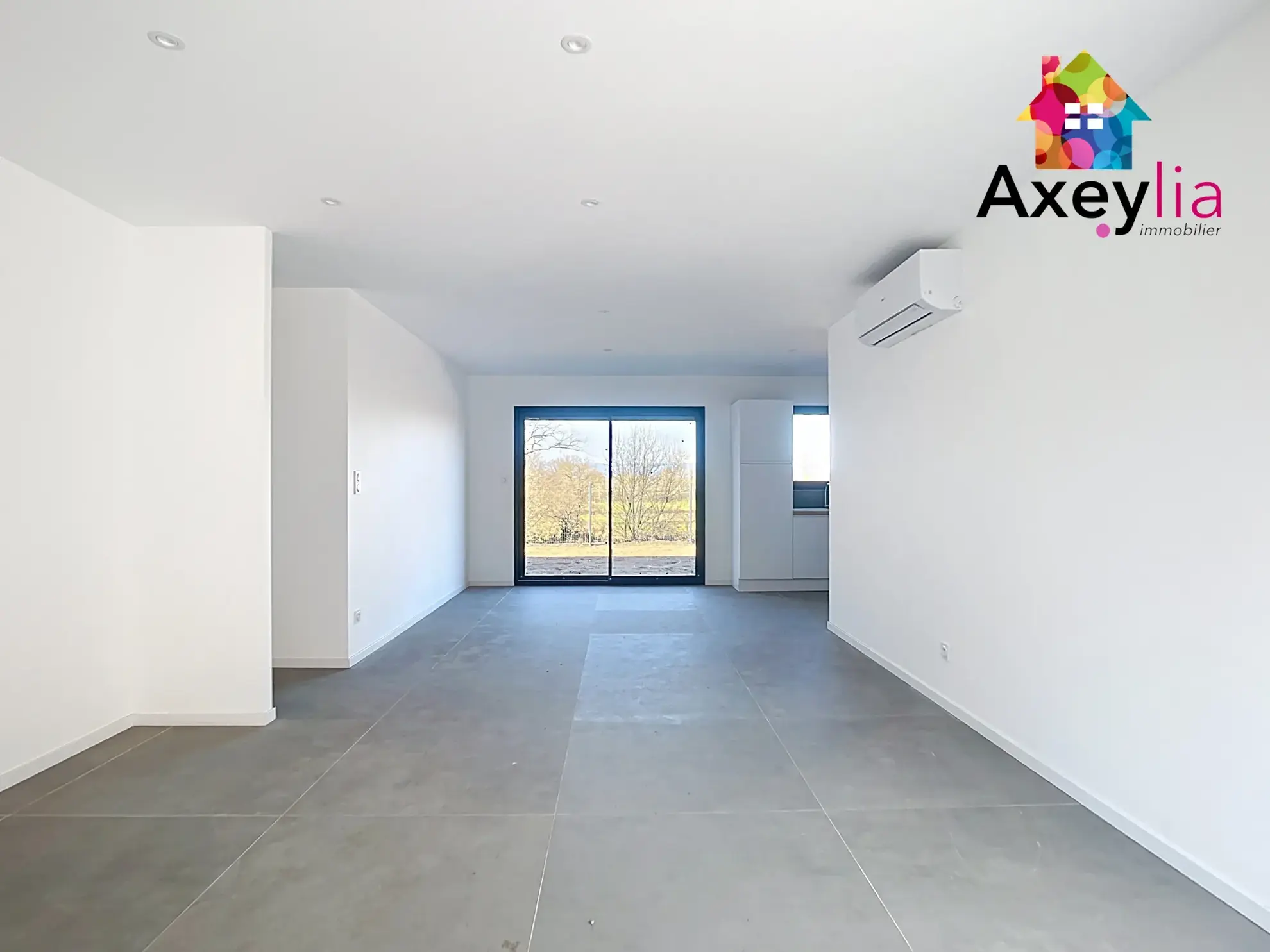 Maison neuve de plain-pied à Vougy avec grand terrain et vue sur la côte roannaise 