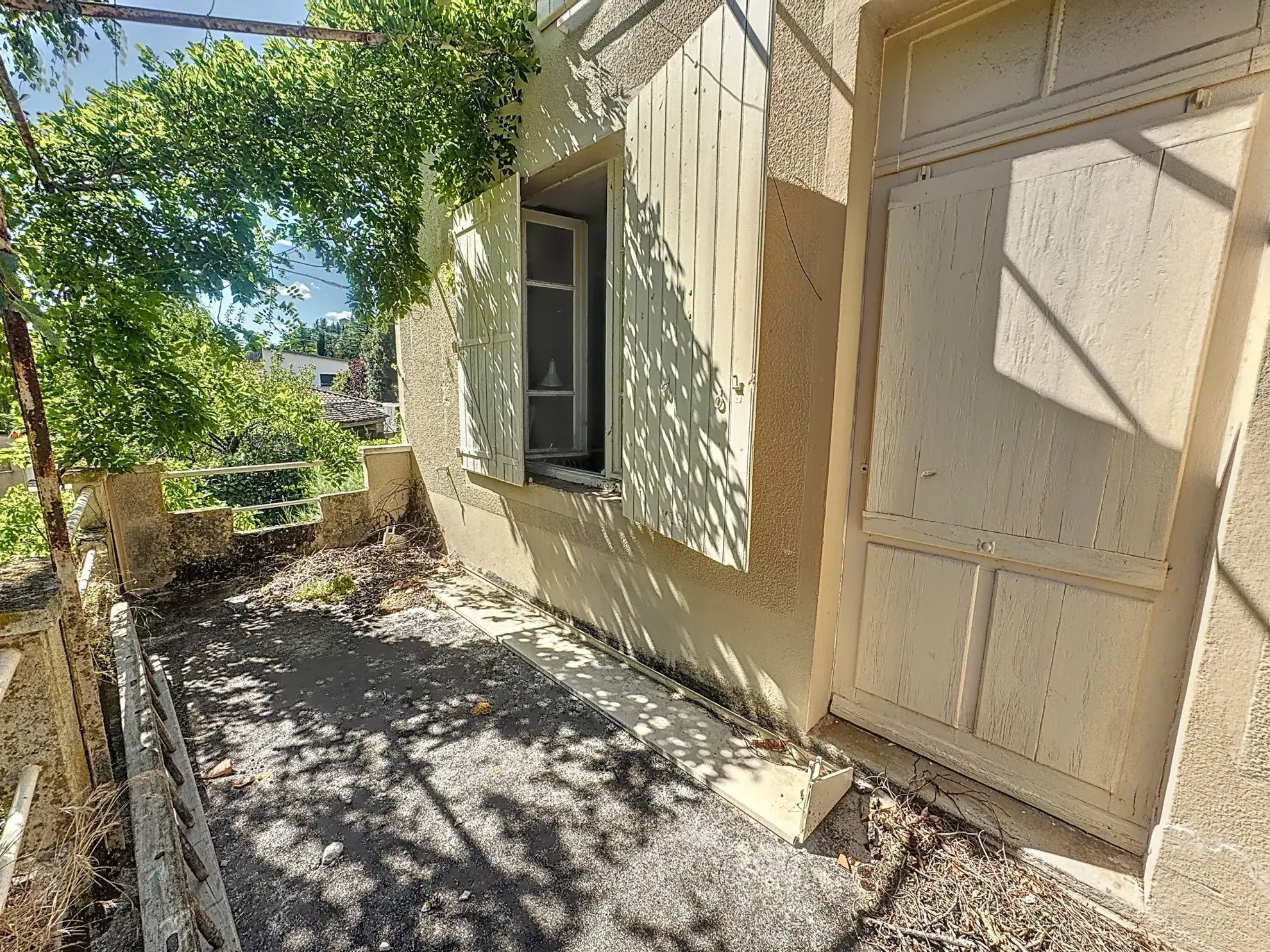 Charmante maison avec piscine, maisonette et grand jardin à Millau 