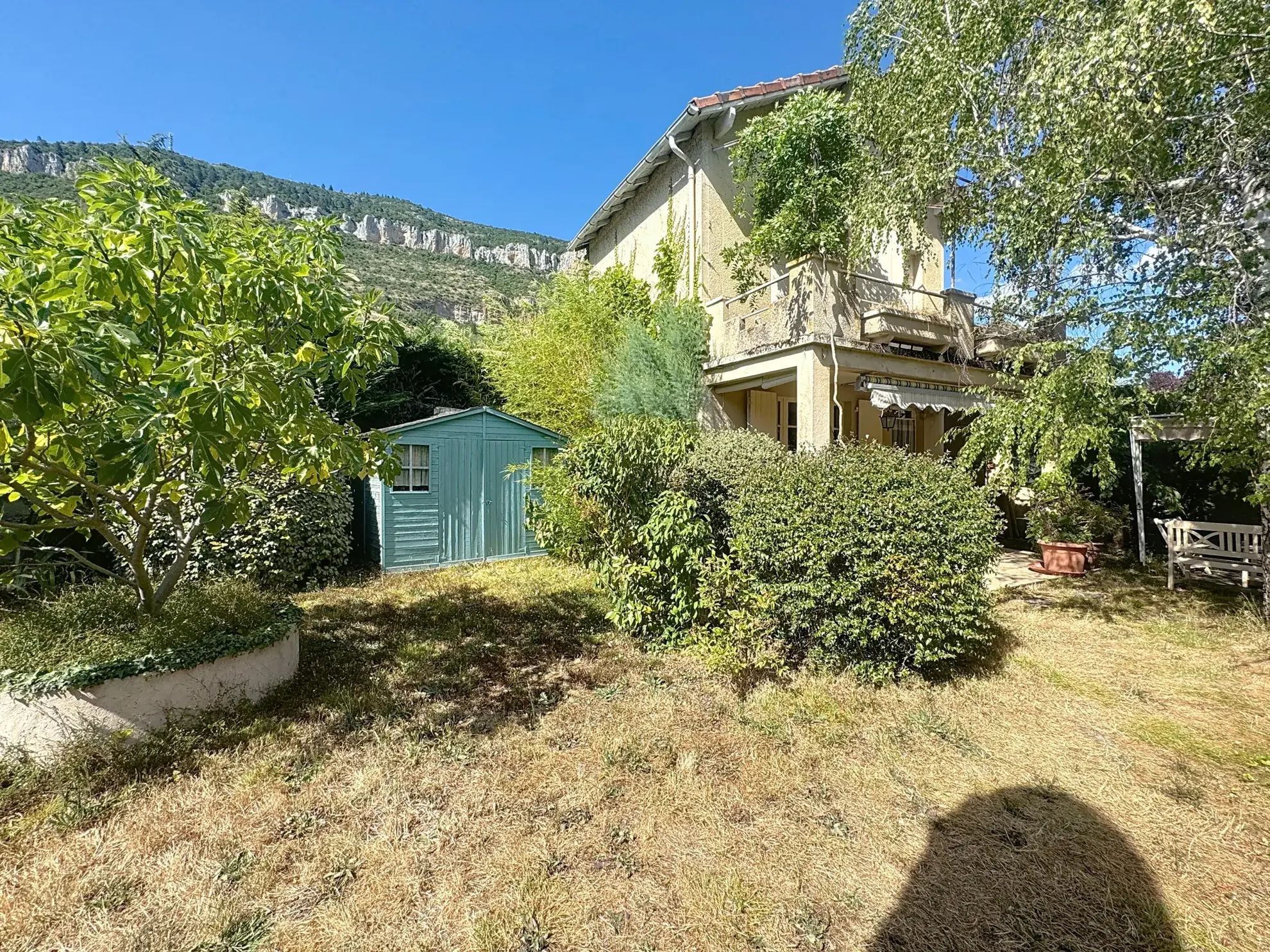 Charmante maison avec piscine, maisonette et grand jardin à Millau 