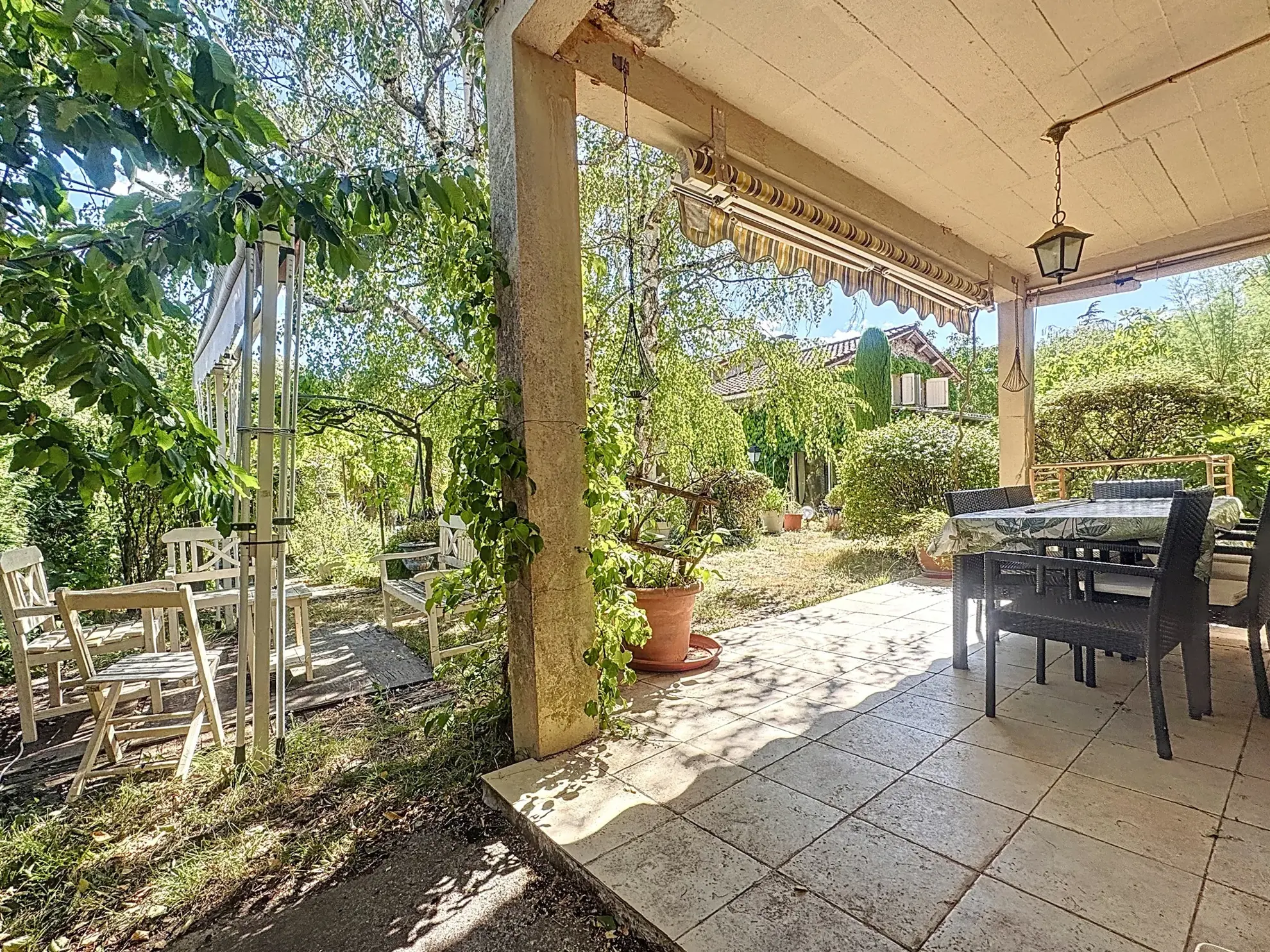 Charmante maison avec piscine, maisonette et grand jardin à Millau 