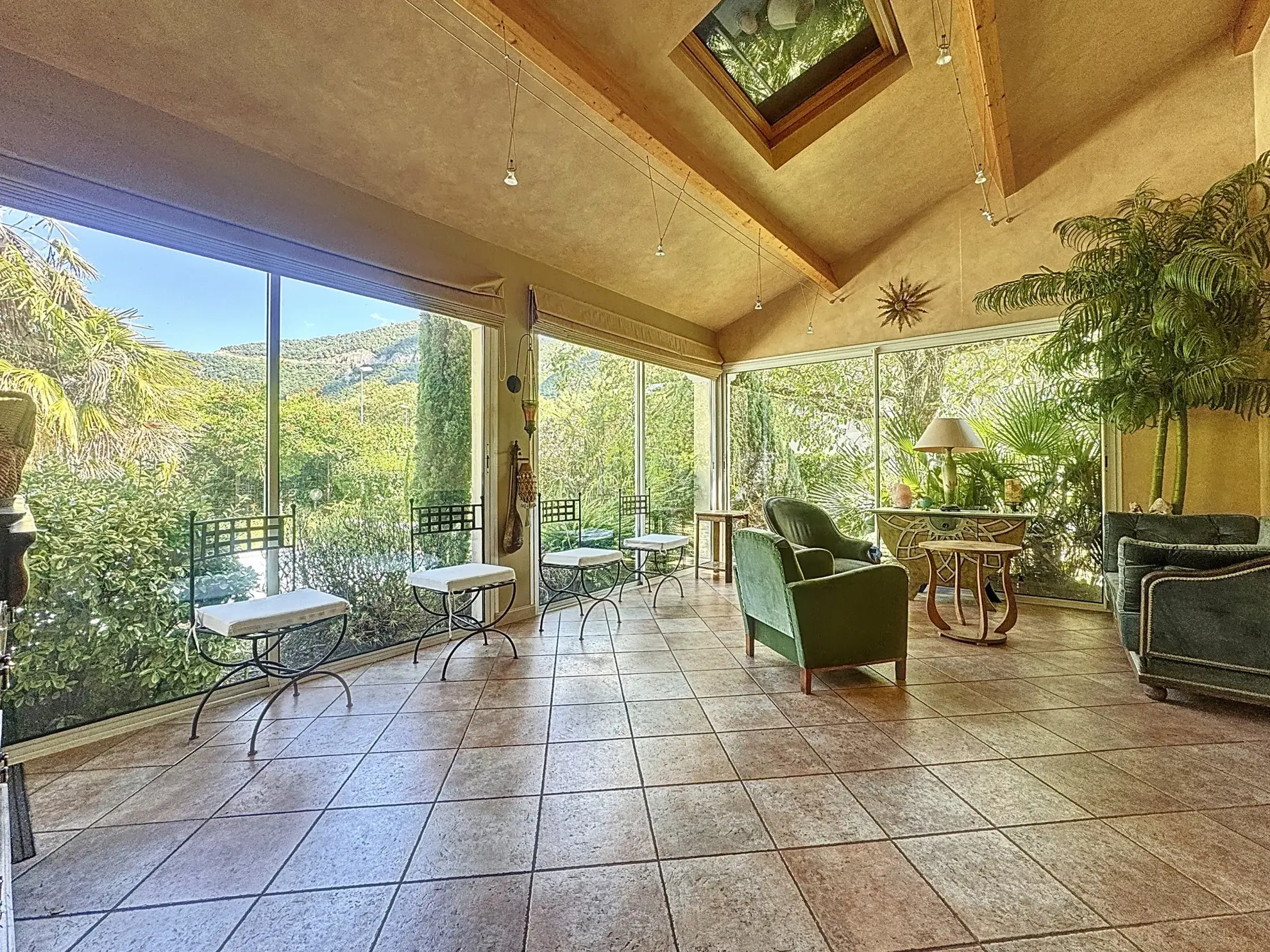 Charmante maison avec piscine, maisonette et grand jardin à Millau 