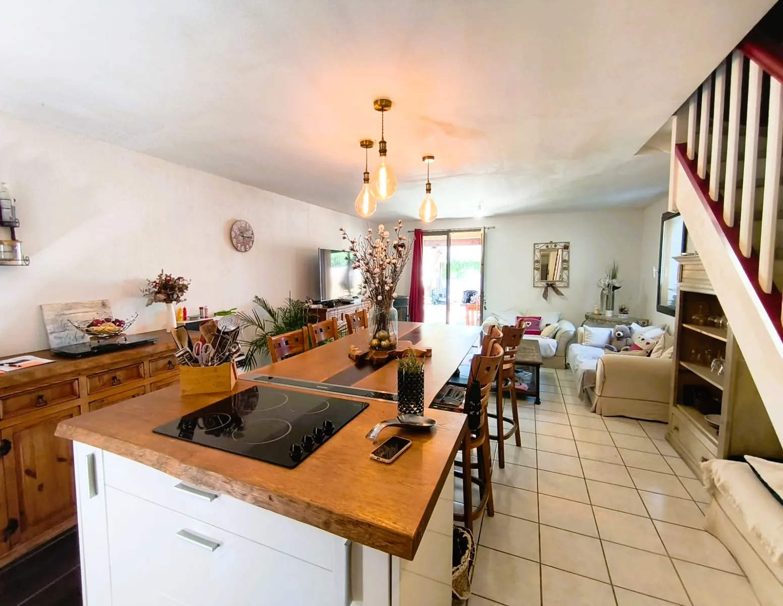 Maison avec piscine à Tarascon - 4 chambres et extérieur agréable 