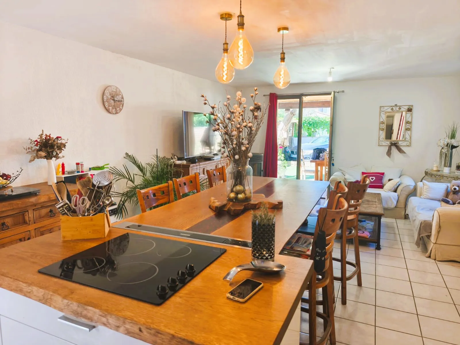 Maison avec piscine à Tarascon - 4 chambres et extérieur agréable 