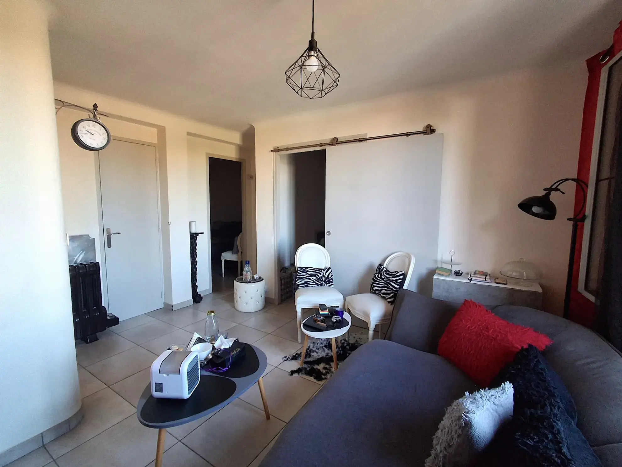 Appartement traversant de type 3 avec cave à Marseille - opportunité d'investissement ou résidence 