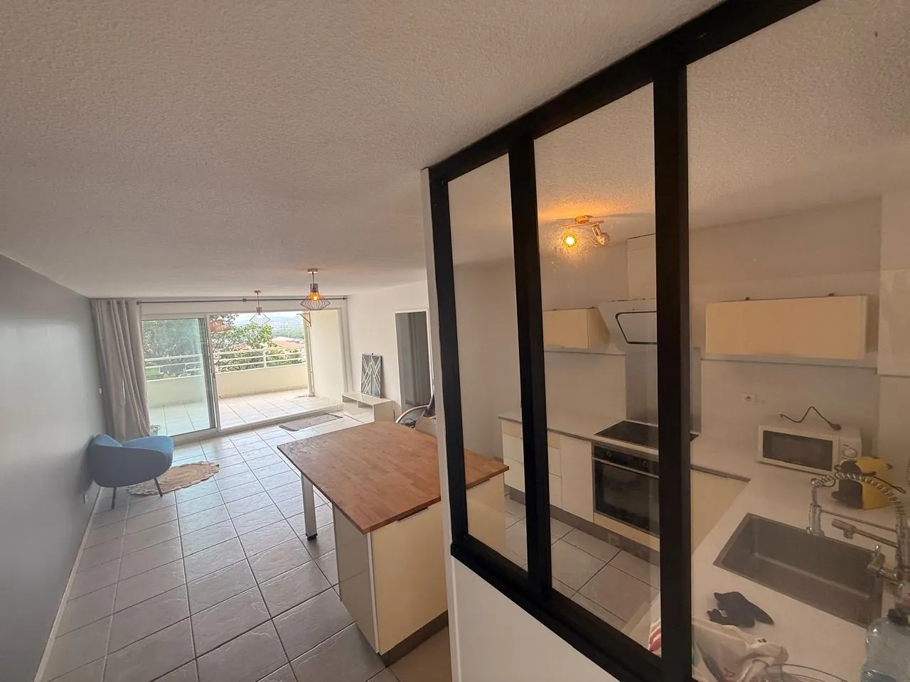 Appartement T3 moderne avec terrasse au Lamentin, résidence sécurisée avec parc