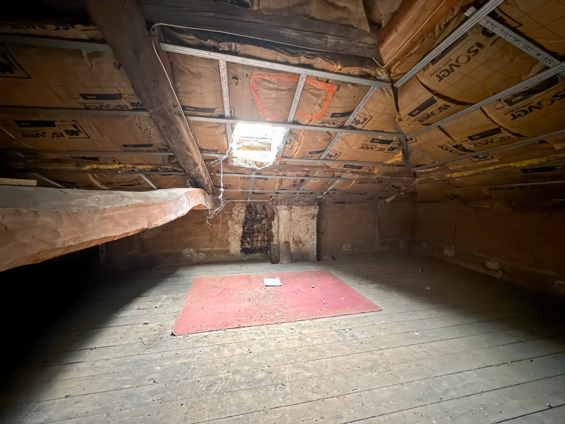 Maison duplex avec combles aménageables à Reyrieux - Cadre paisible et proche de toutes commodités 