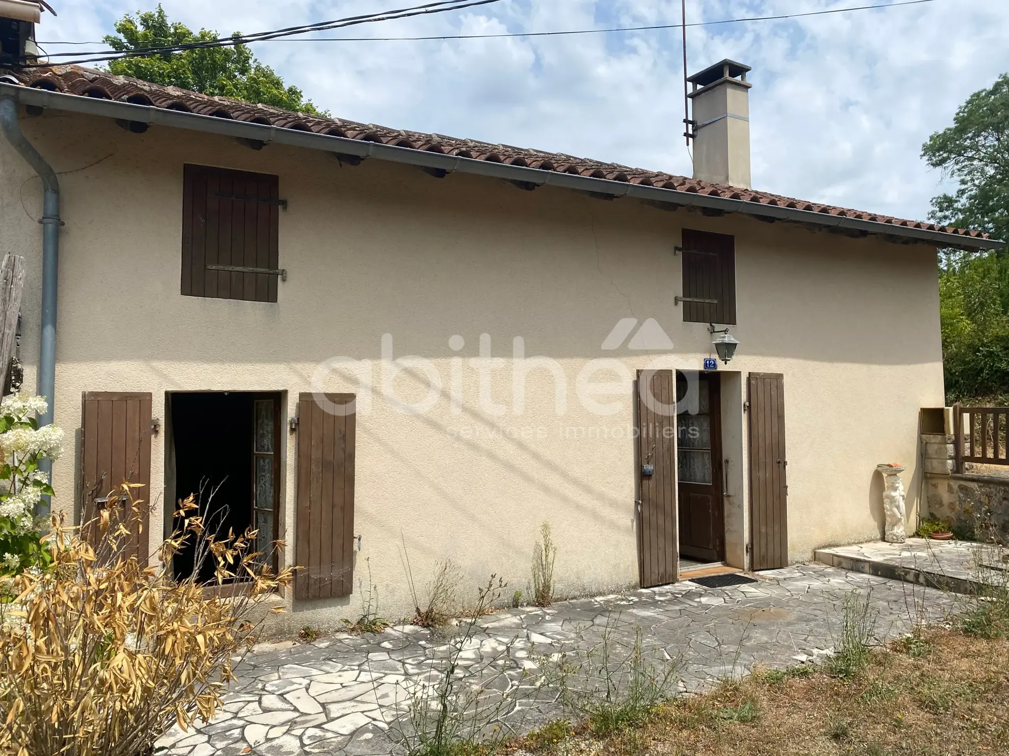 Maison à rénover avec grande grange et terrain à Cherves Châtelars (16310)