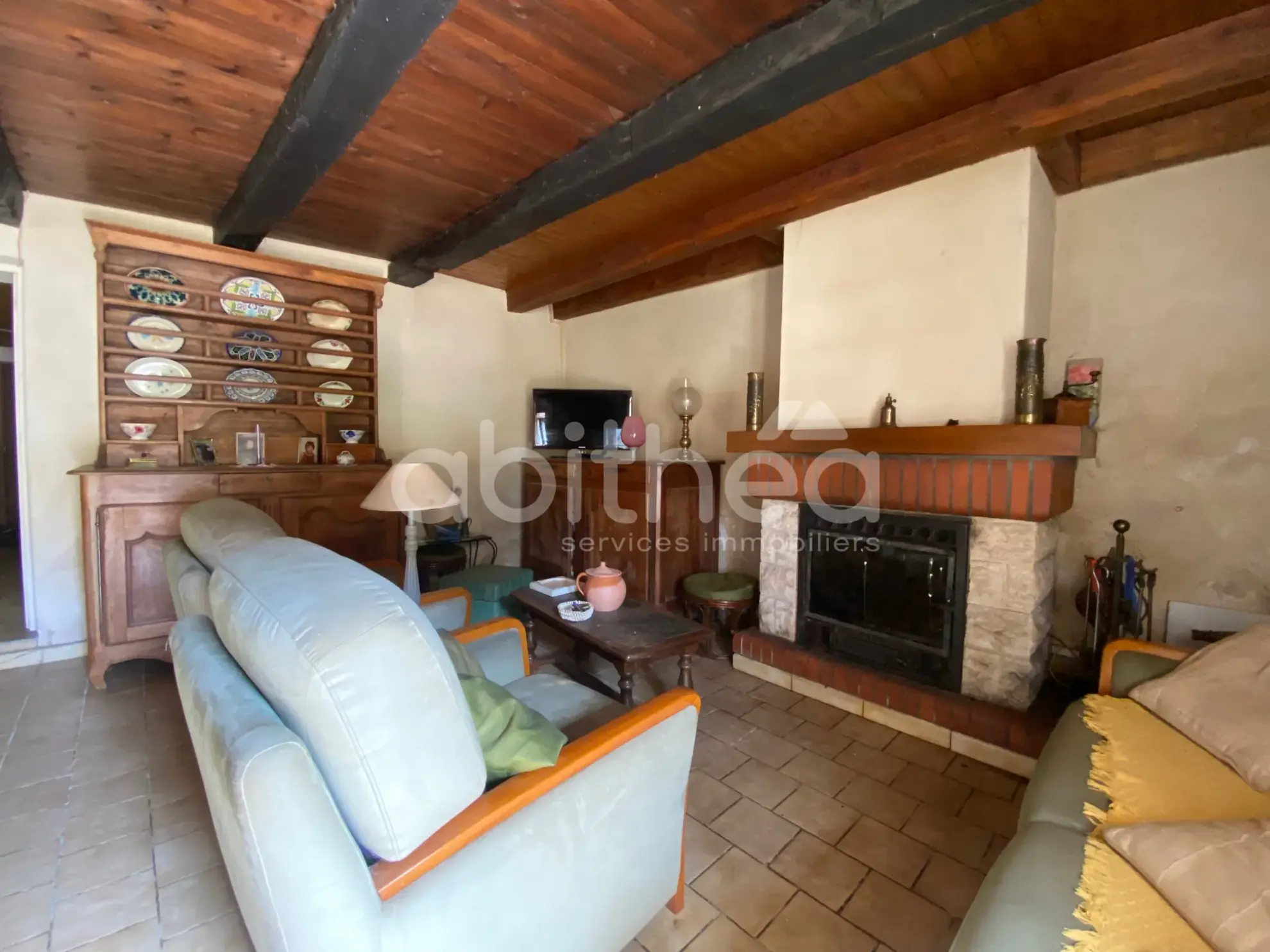 Maison à rénover avec grande grange et terrain à Cherves Châtelars (16310) 