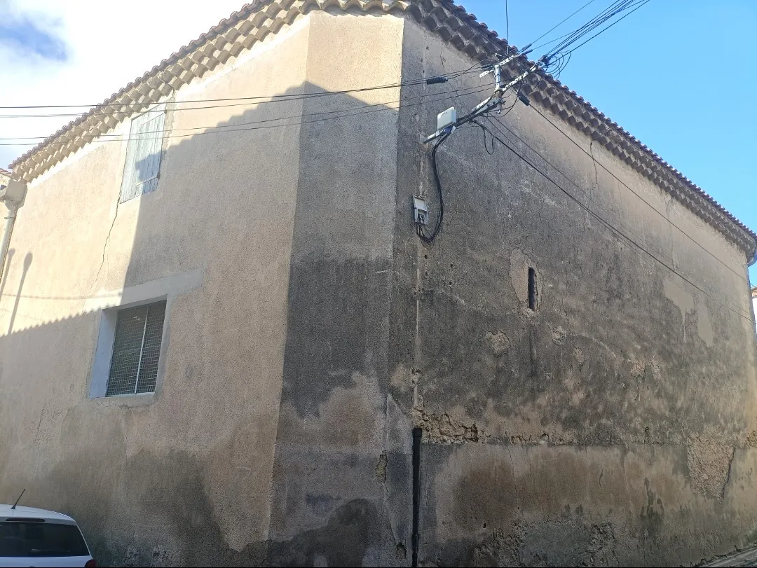 Remise de 70 m² à Capestang avec fort potentiel à rénover