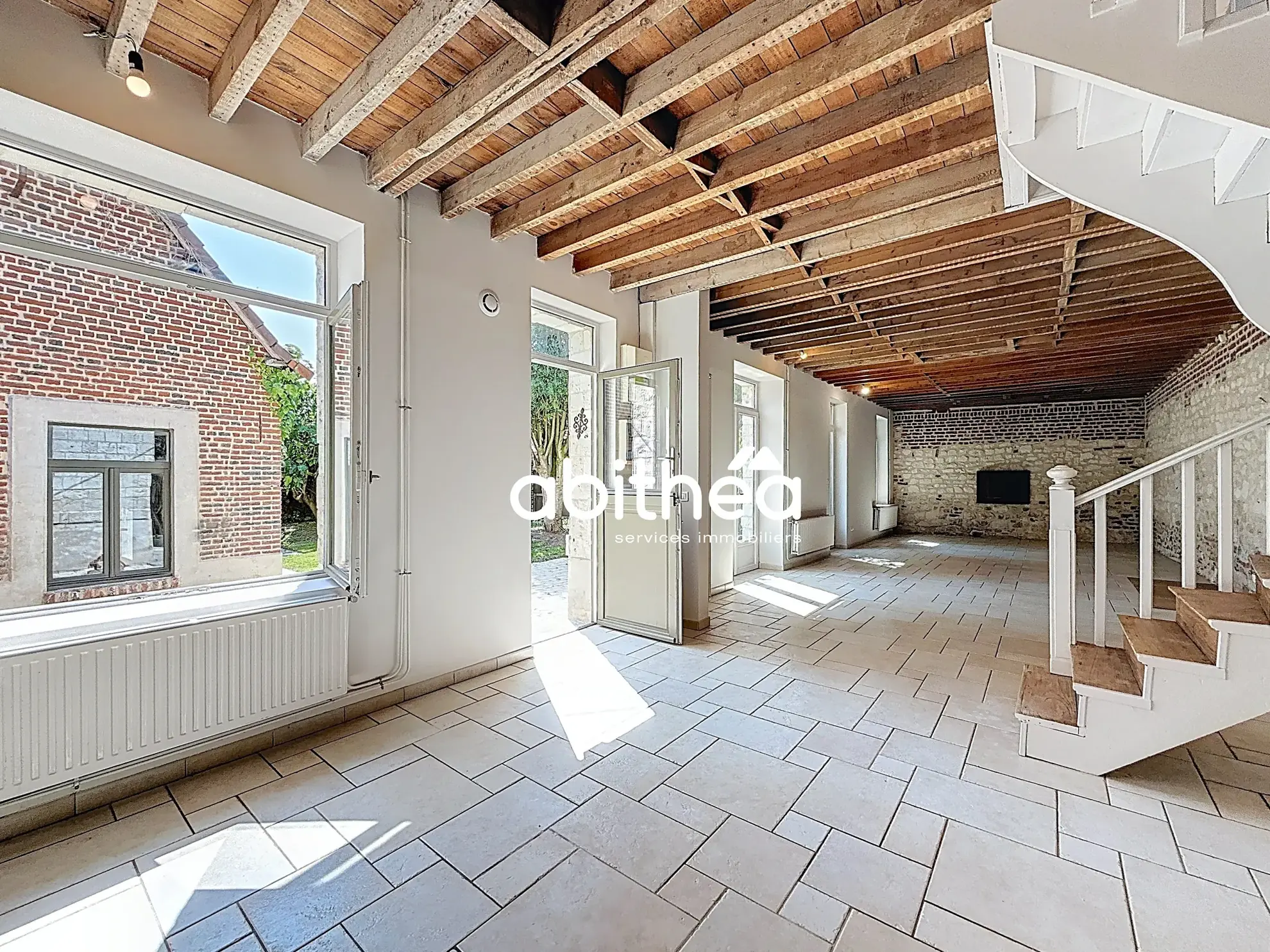 Belle longère en pierres blanches à Maroeuil avec dépendance et jardin ensoleillé 