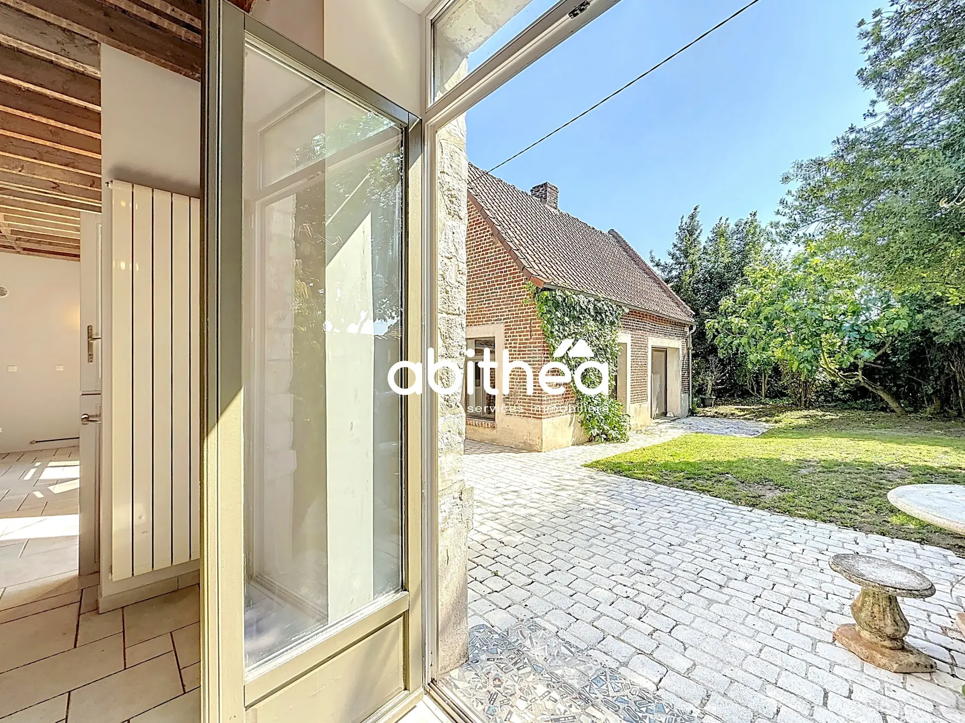 Belle longère en pierres blanches à Maroeuil avec dépendance et jardin ensoleillé 