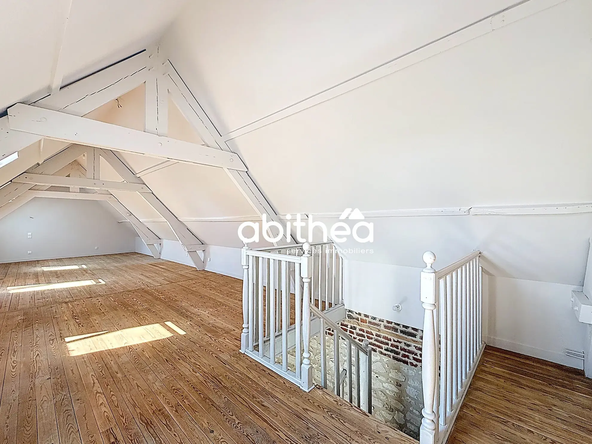 Belle longère en pierres blanches à Maroeuil avec dépendance et jardin ensoleillé 